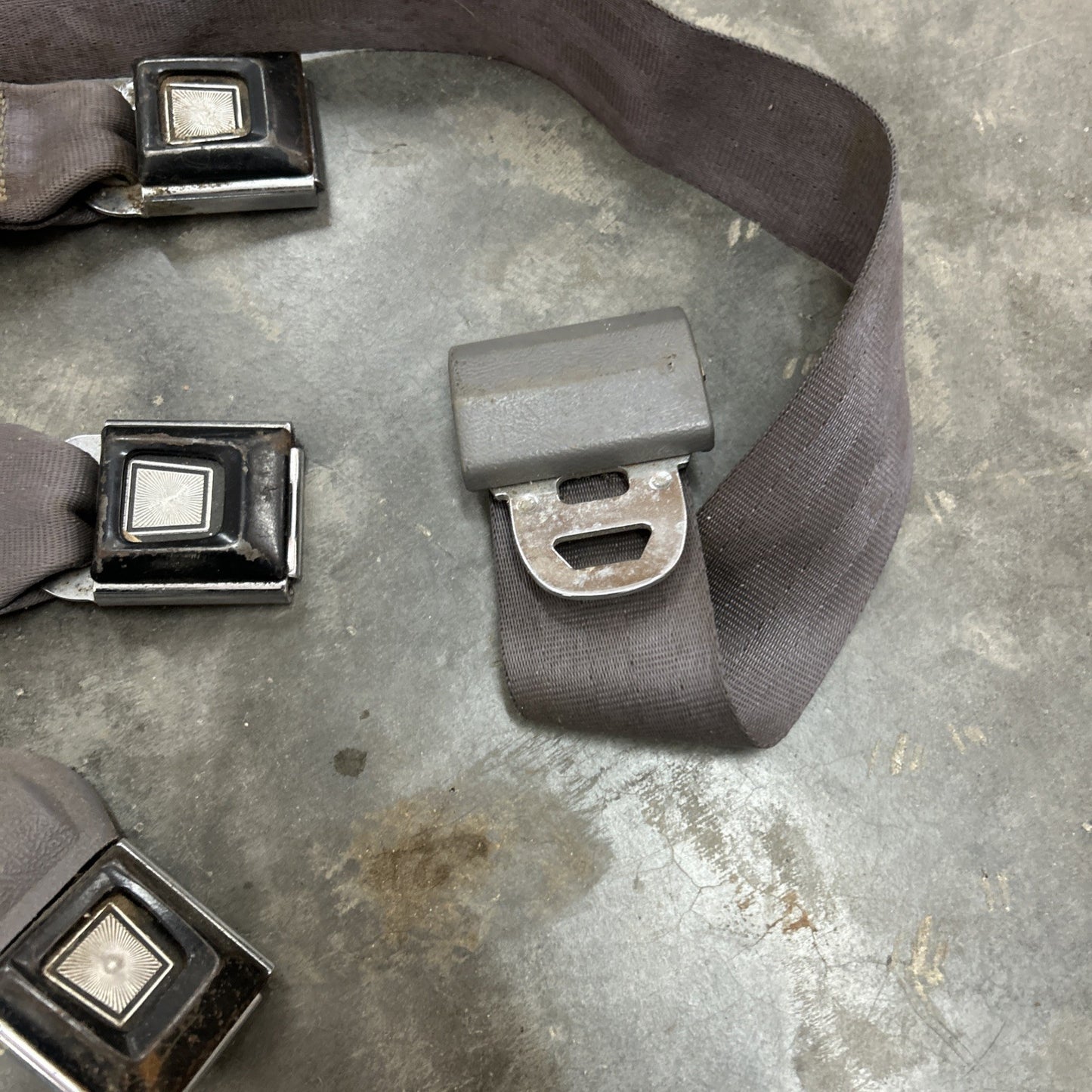 80-97 Ford f150 F250 F350 Seat Belt Buckle Set Bench Seat Black Driver Passenger