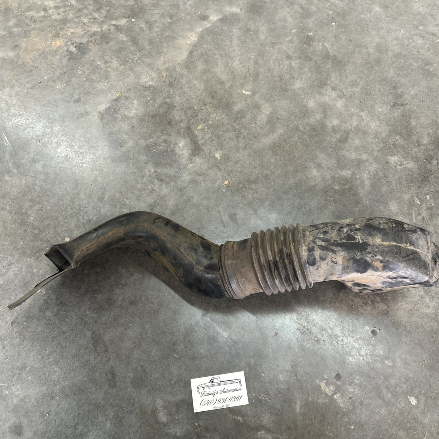 87-96 Ford F150 - 5.0L 5.8L efi AIRBOX Air Filter Intake Tube solid HOSE INLET
