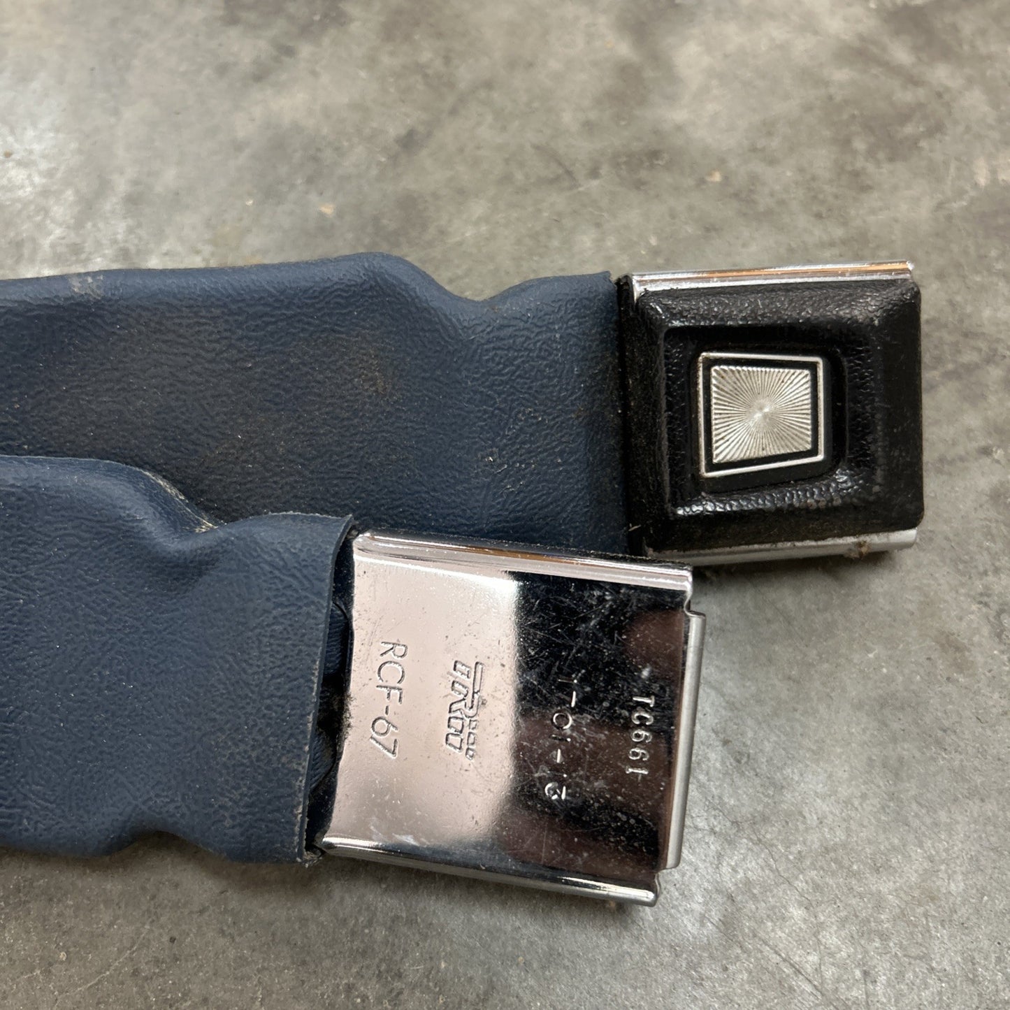 92-96 Ford F150 F250 F350 Bronco Bucket Seat Front Passenger Seat Belt Receiver