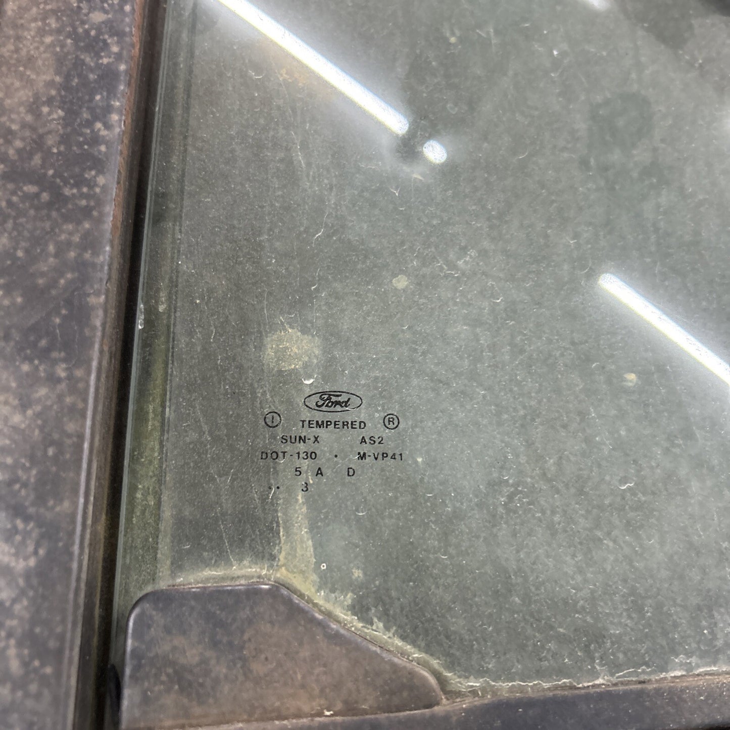 92-96 Ford F150 F250 F350 Bronco PassengerRH Vent Window Wing Glass Assembly