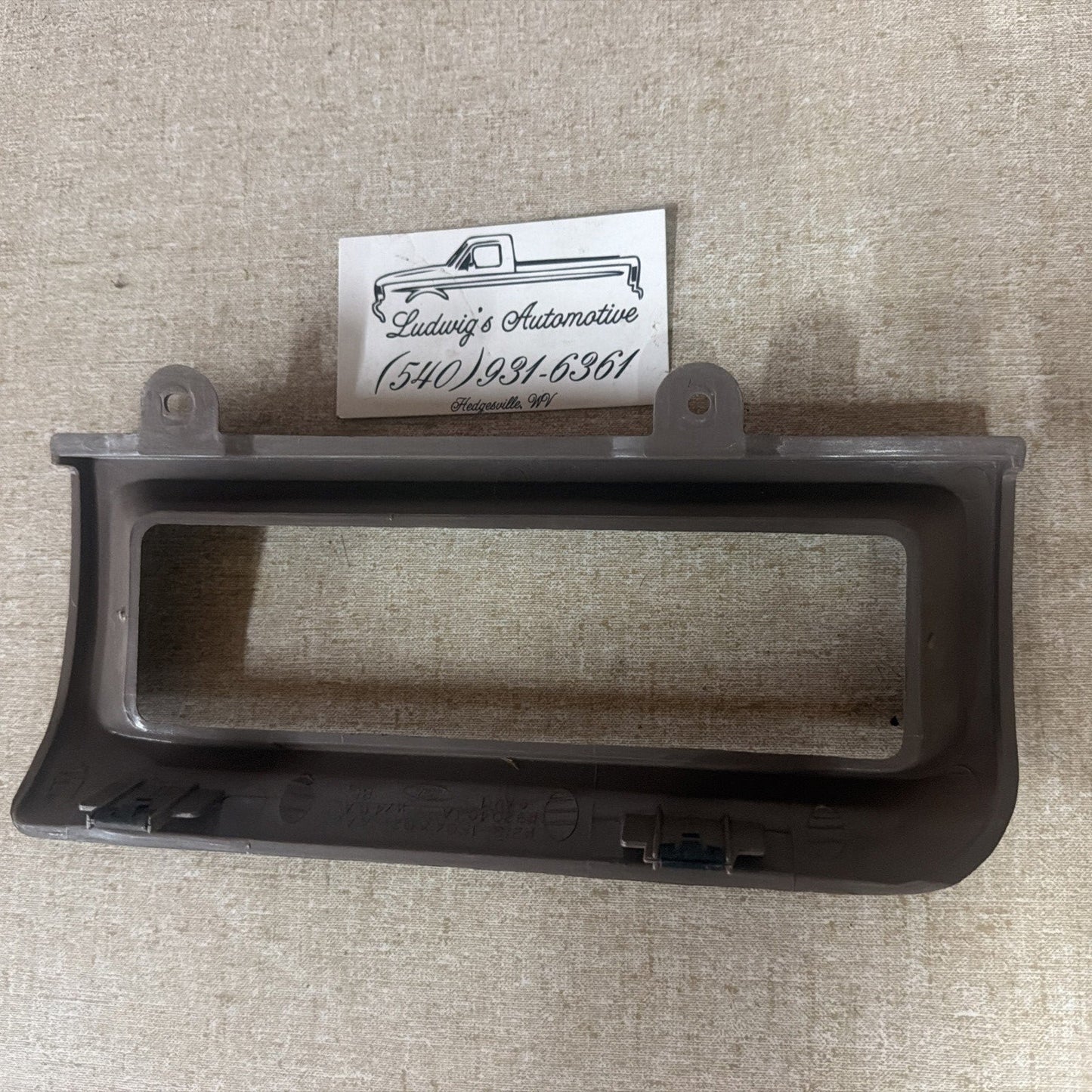 OEM 1992 - 1996 FORD F150 F250 F350 BRONCO CLIMATE CONTROL Trim Bezel TAN