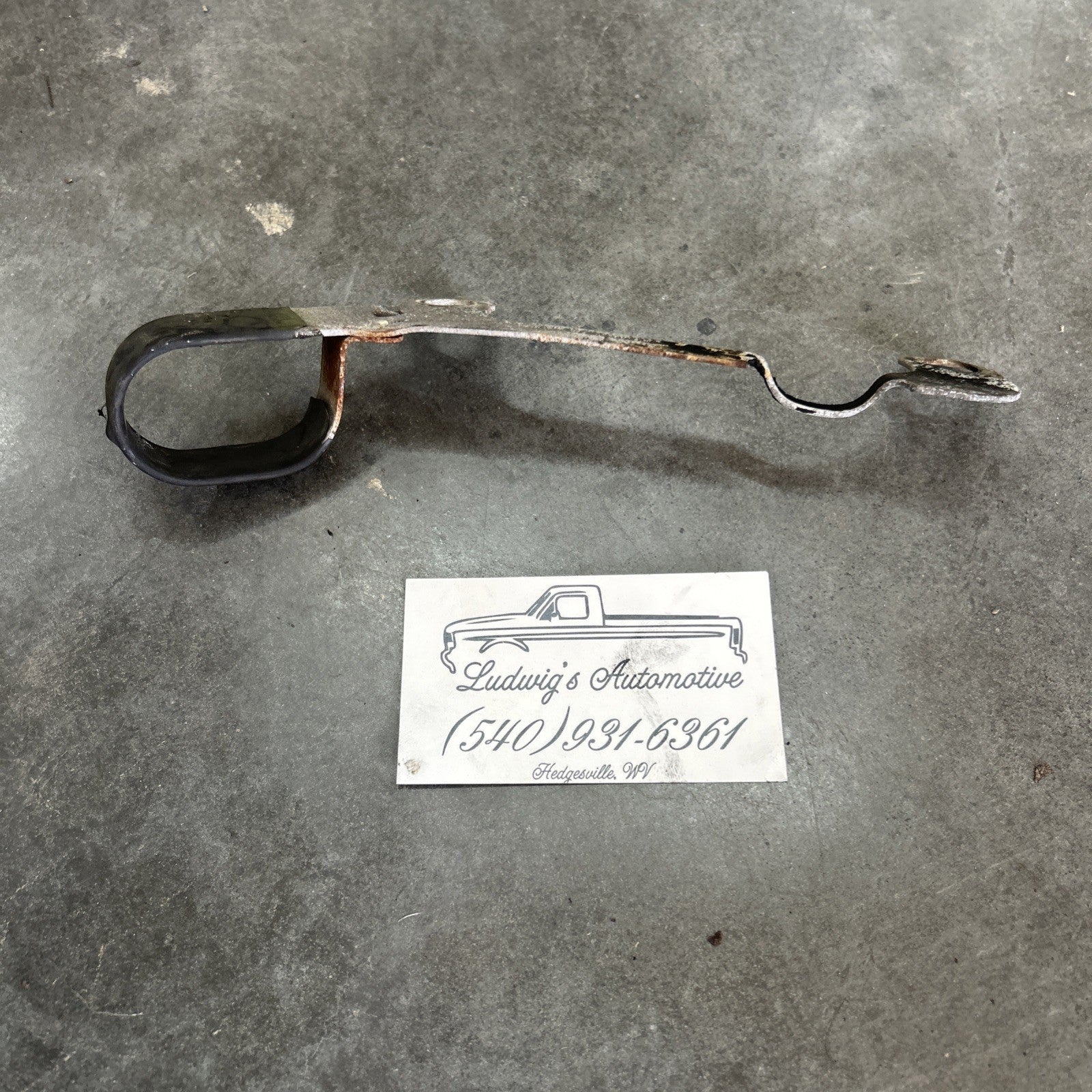 302 351 Top of Transmission Fuel Line Bracket |92-96 F-150 F-250 F-350 Bronco