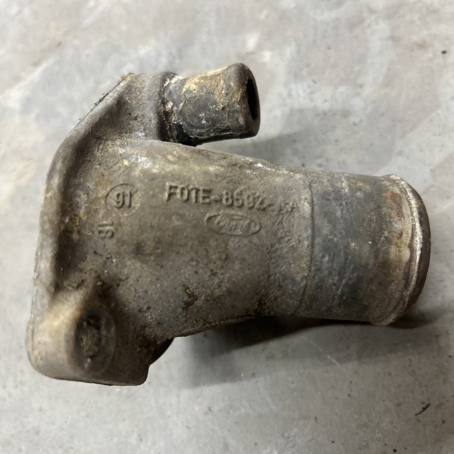 87 - 96 FORD F150 F250 F350 BRONCO 5.8L ENGINE THERMOSTAT HOUSING F0te-8592-aa