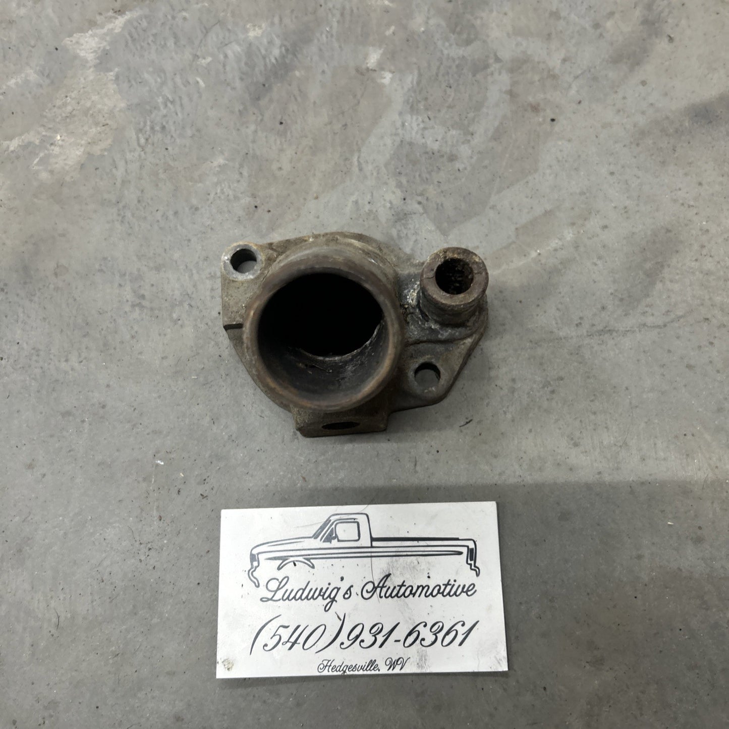 87 - 96 FORD F150 F250 F350 BRONCO 5.8L ENGINE THERMOSTAT HOUSING F0te-8592-aa