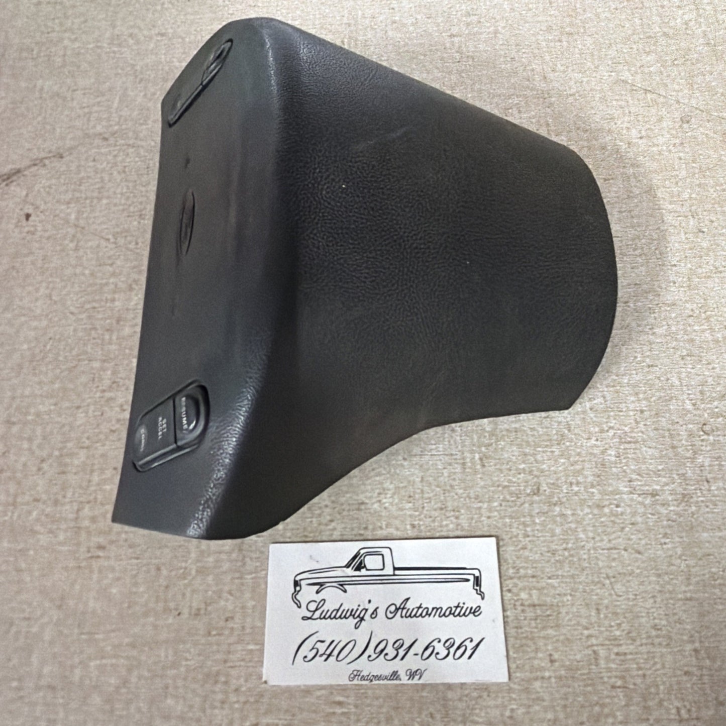 1992-1997 Ford Bronco F150 F250 Steering Wheel Horn Pad w/ Cruise Control Button