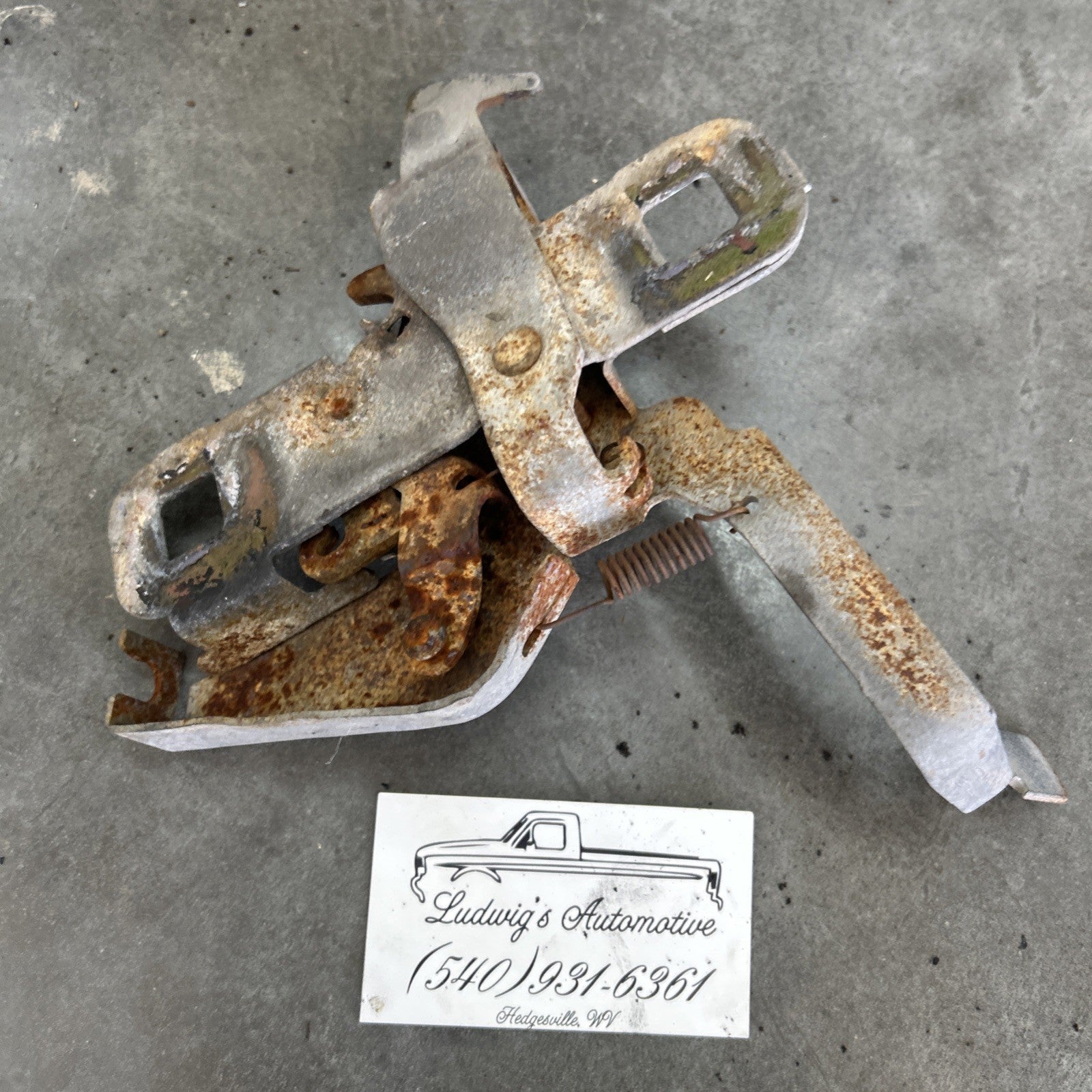 87-97 Ford F150 F250 F350 Bronco F2TZ-16700-A Hood Latch Assy OEM 2855