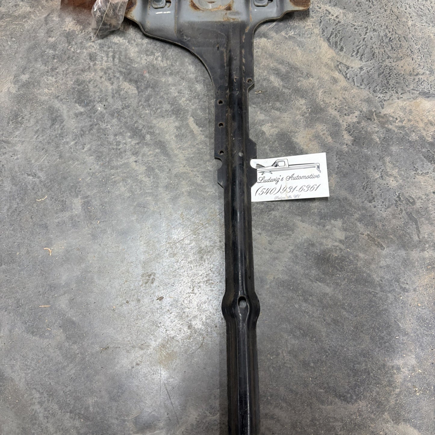 94-97 Ford F250 F350 F-Series Center Radiator Core Support Hood Latch Mount