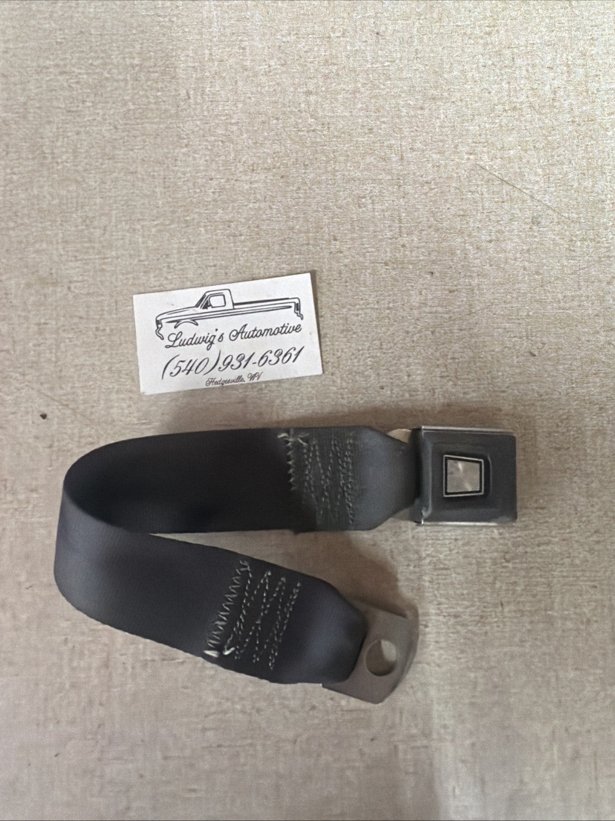 92-96 FORD F150 250 350 CENTER FRONT SEAT BELT LAP BELT BUCKLE  GRAY