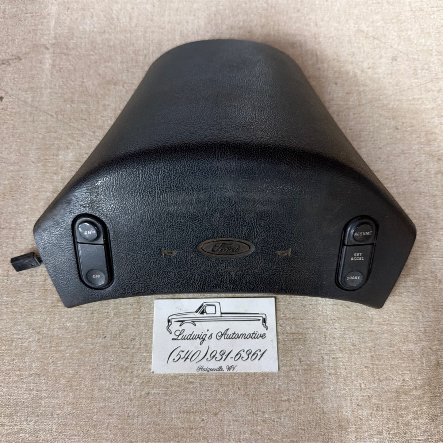 1992-1997 Ford Bronco F150 F250 Steering Wheel Horn Pad w/ Cruise Control Button