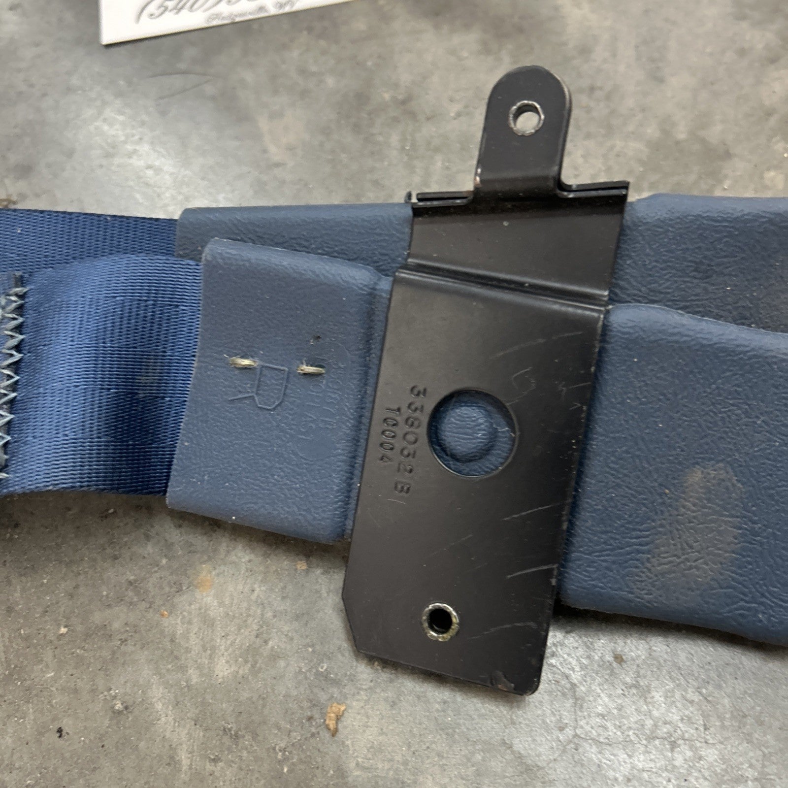 92-96 Ford F150 F250 F350 Bronco Bucket Seat Front Passenger Seat Belt Receiver