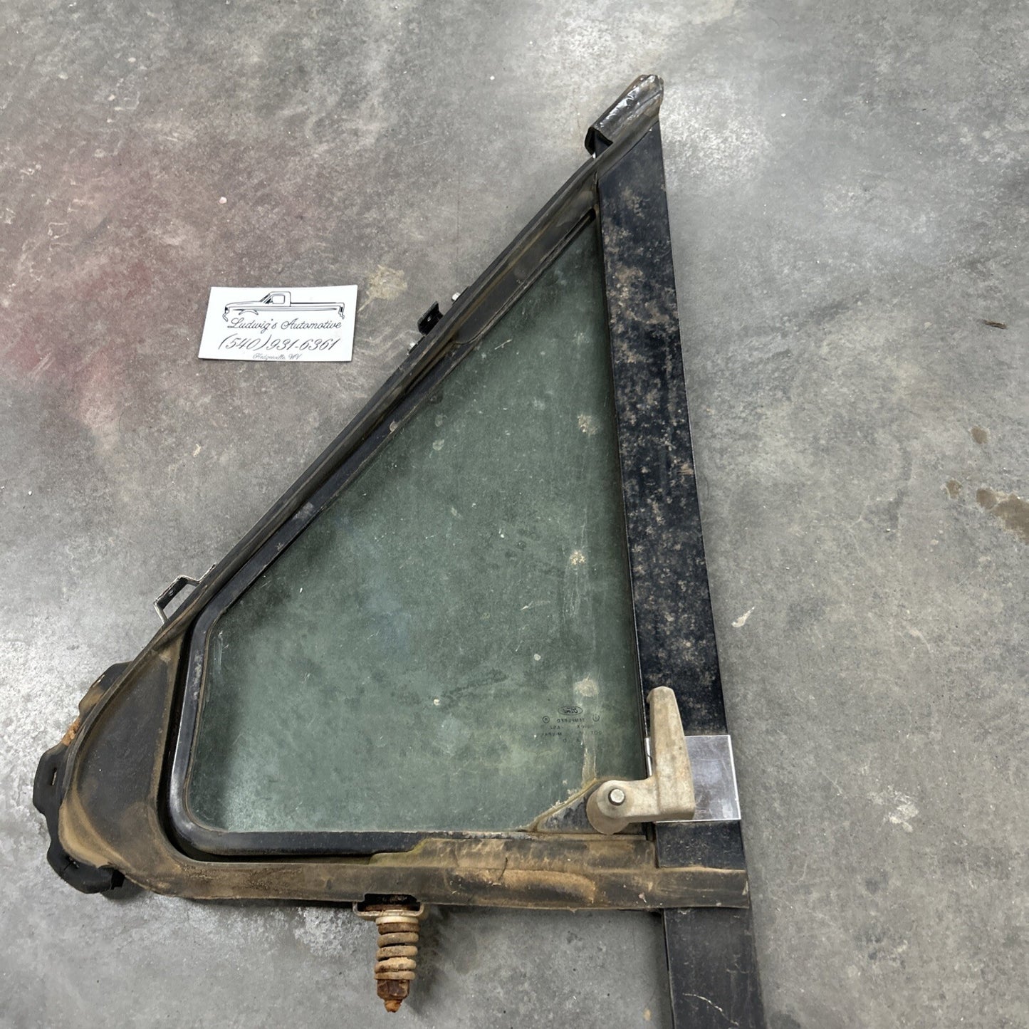 92-96 Ford F150 F250 F350 Bronco PassengerRH Vent Window Wing Glass Assembly