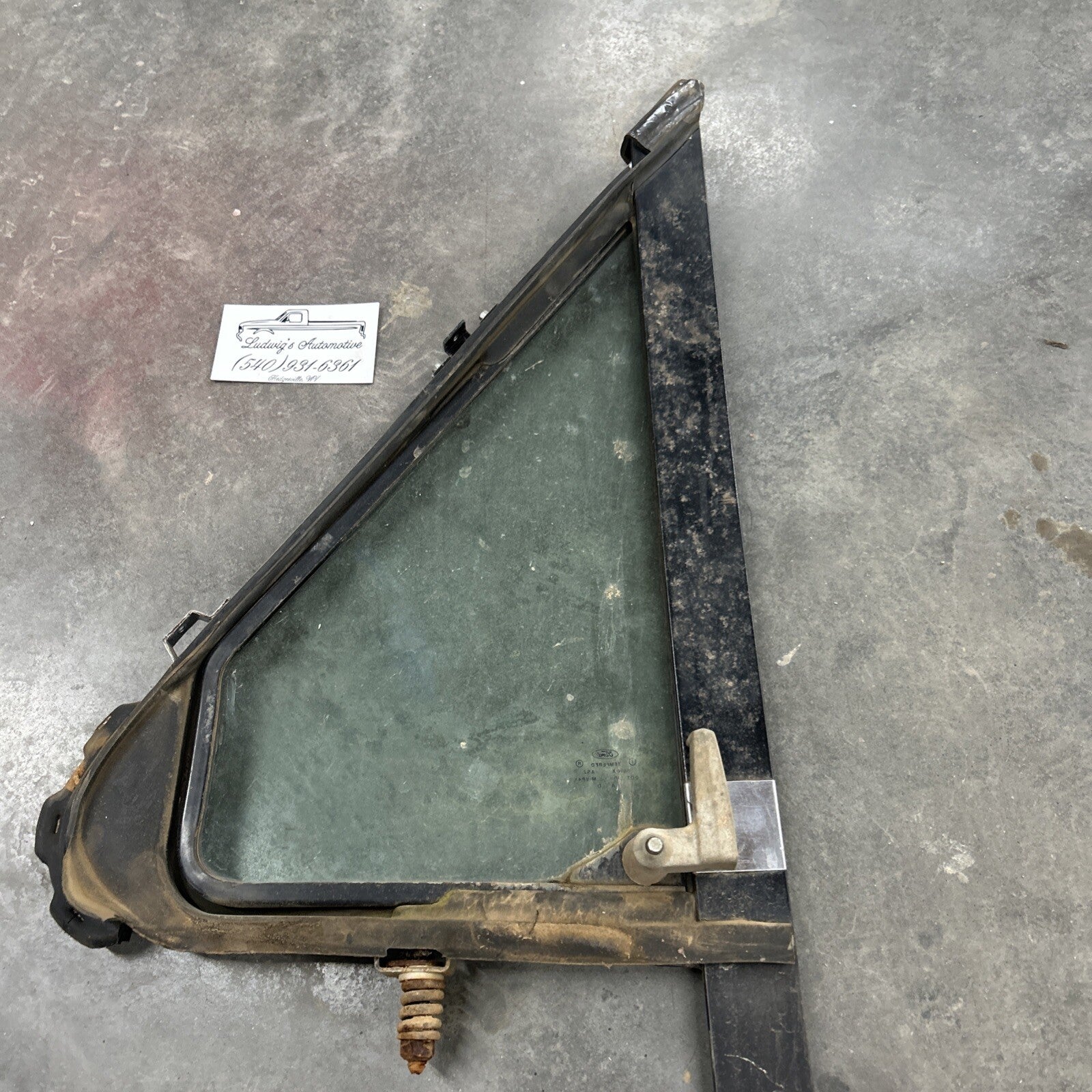 92-96 Ford F150 F250 F350 Bronco PassengerRH Vent Window Wing Glass Assembly