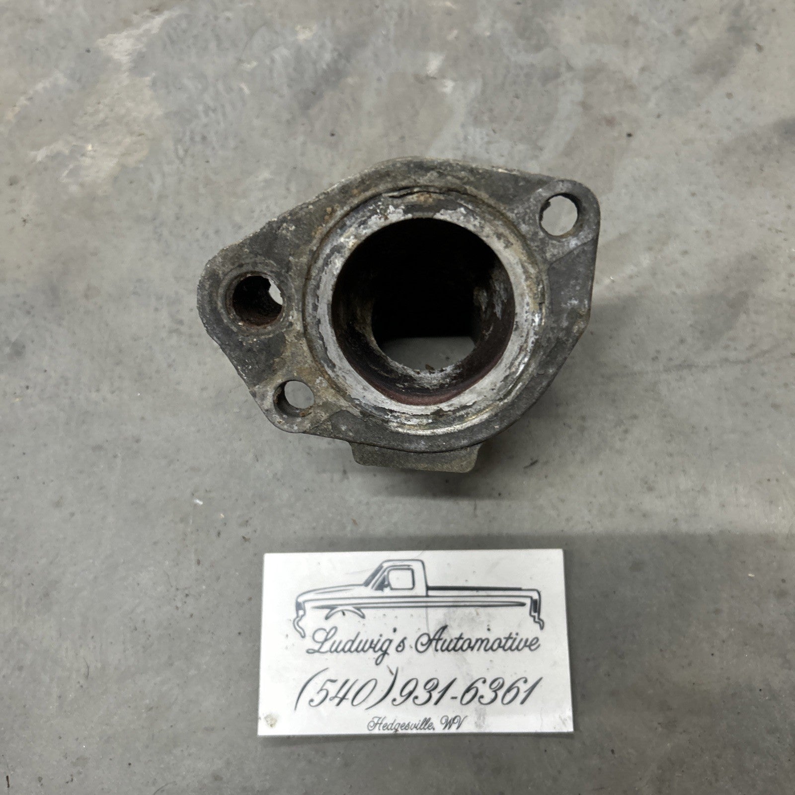 87 - 96 FORD F150 F250 F350 BRONCO 5.8L ENGINE THERMOSTAT HOUSING F0te-8592-aa