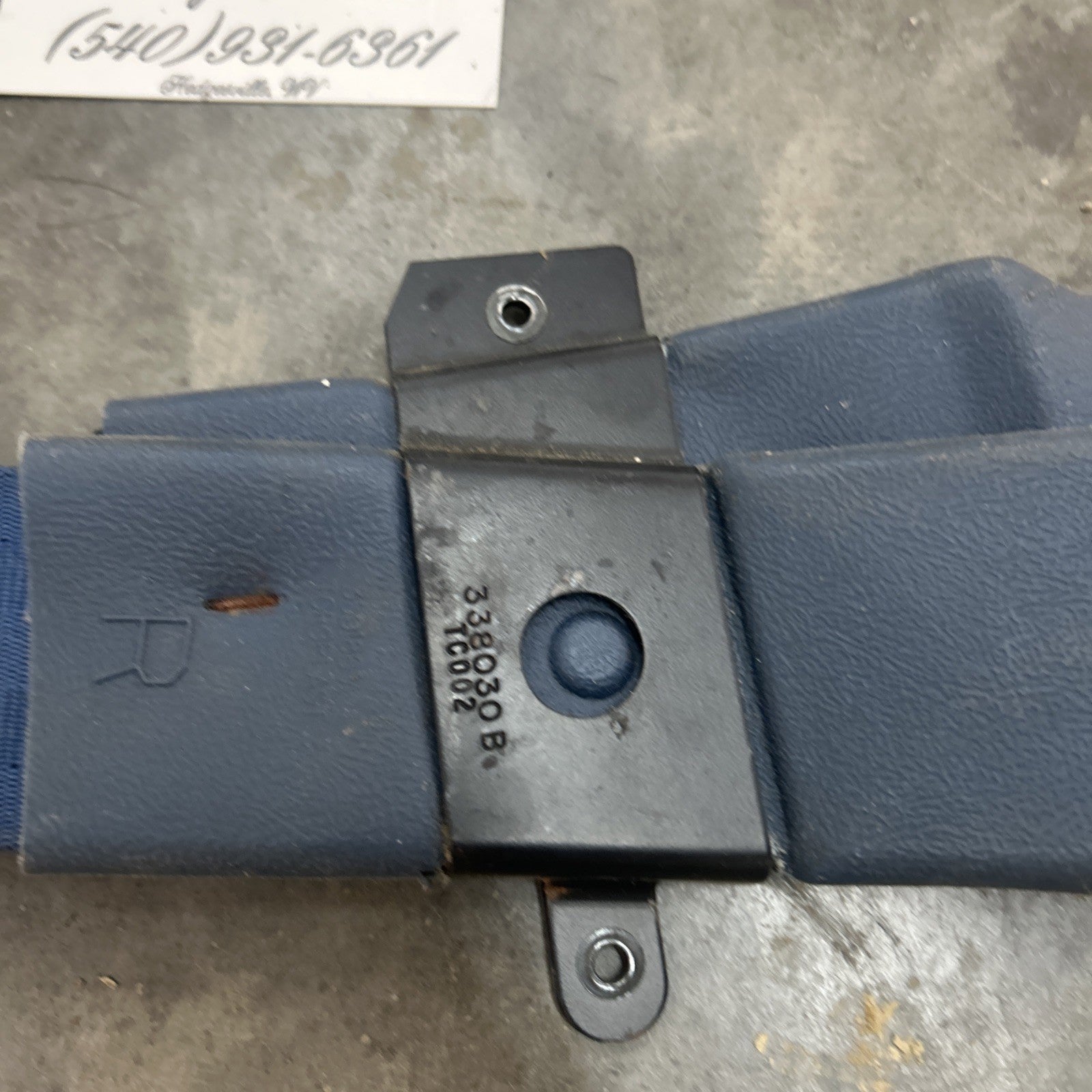 92-96 Ford F150 F250 F350 Bronco Bucket Seat Front Passenger Seat Belt Receiver