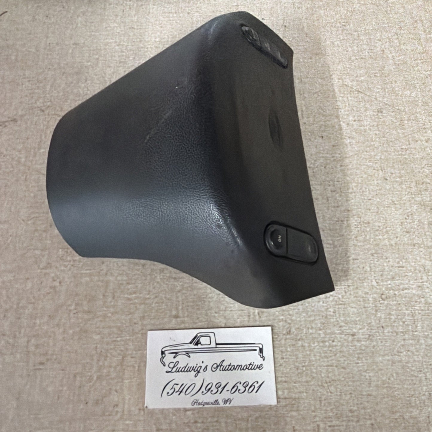 1992-1997 Ford Bronco F150 F250 Steering Wheel Horn Pad w/ Cruise Control Button