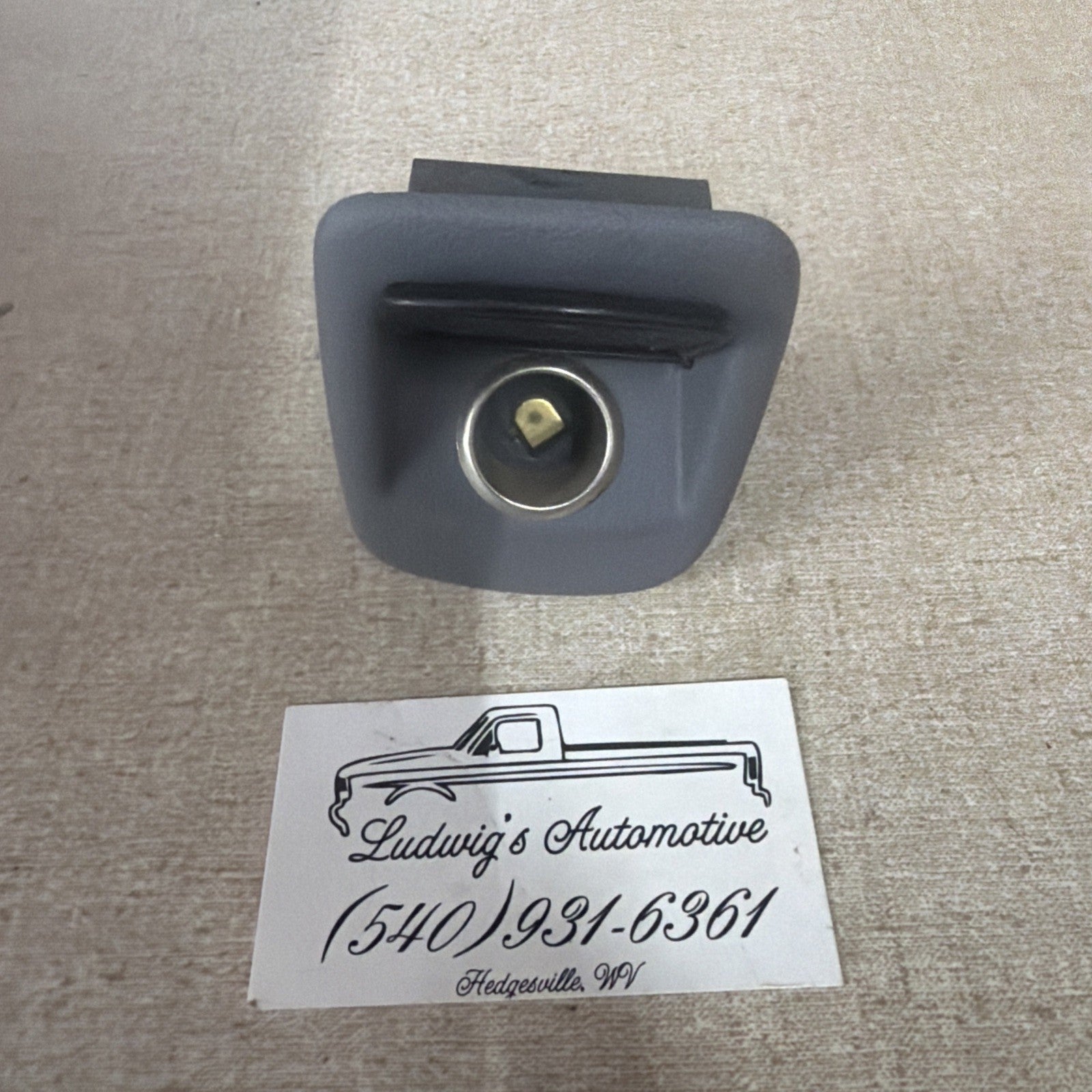 92-96 FORD F150 F250 F350 DASH POWER POINT 12V POWER SOCKET OPAL GREY