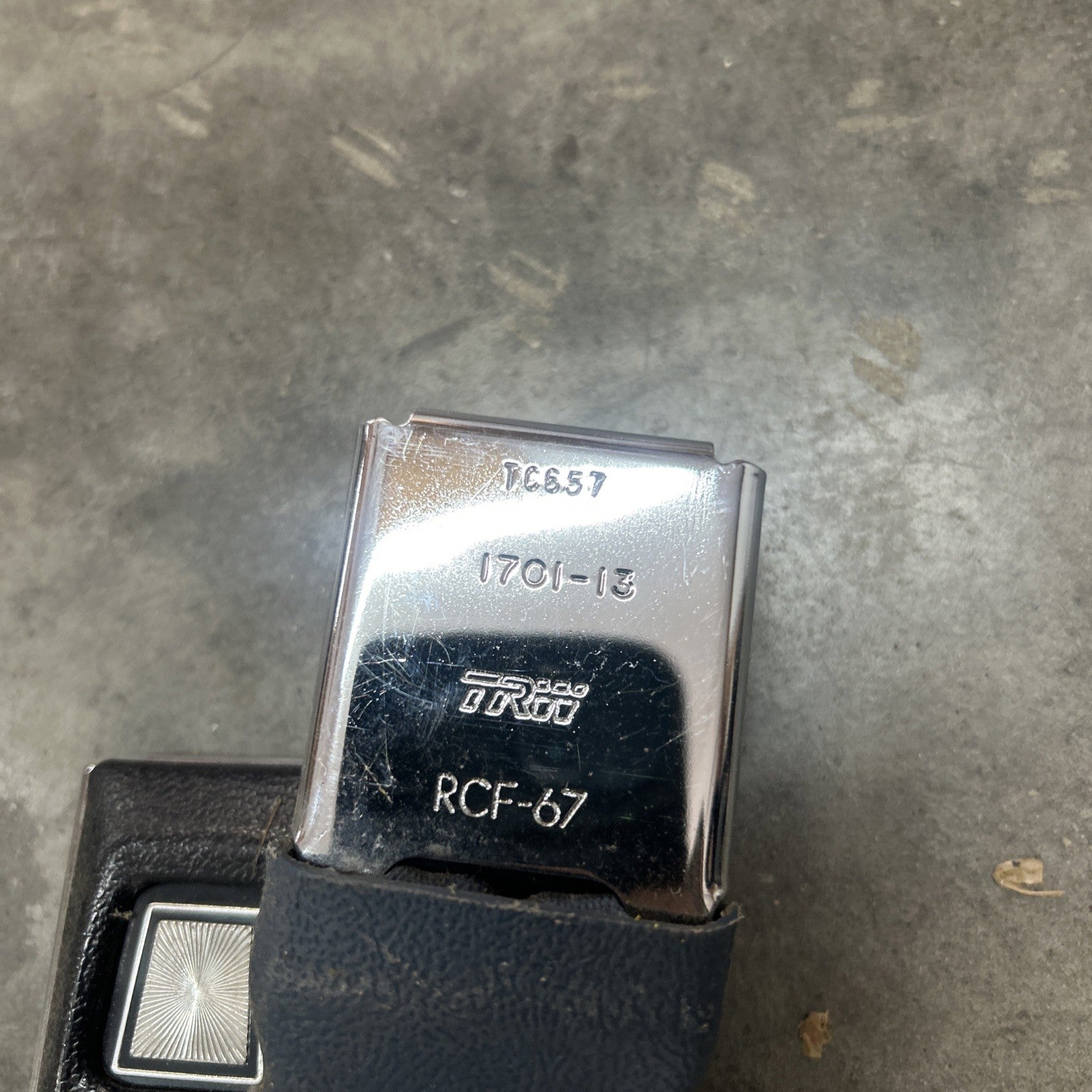 92-96 Ford F150 F250 F350 Bronco Bucket Seat Front Passenger Seat Belt Receiver