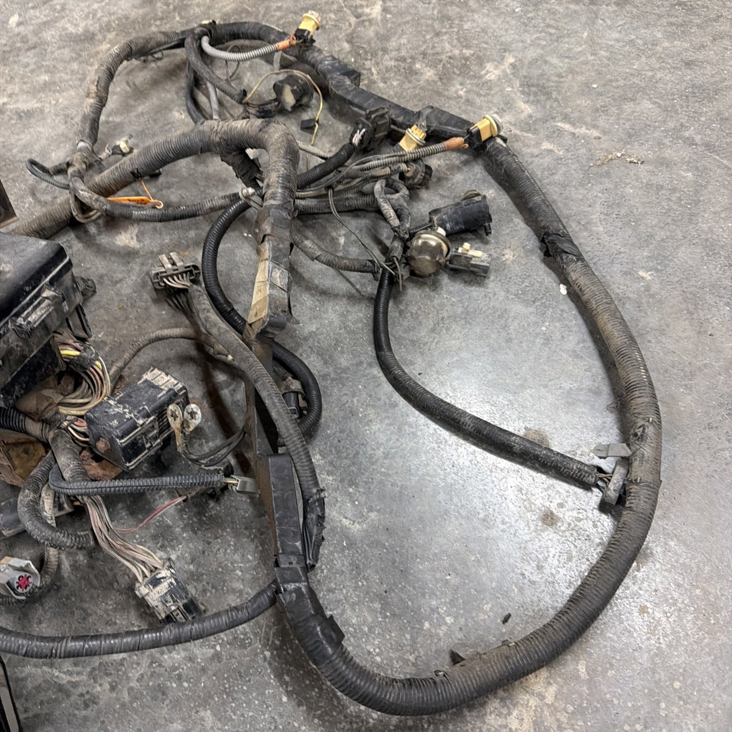 96-97 Ford F250 F350 7.3L Underhood Fuse Box Wiring Harness F7TB-12A581-p260f