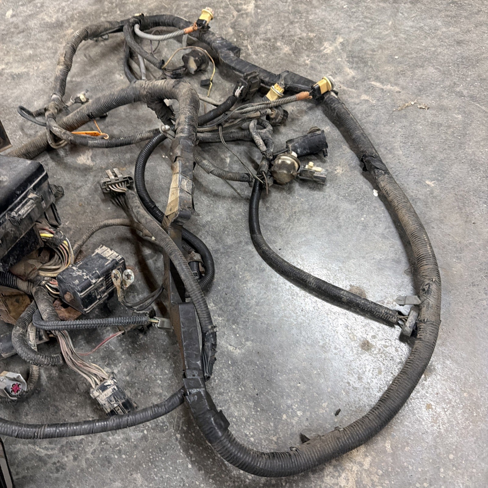 96-97 Ford F250 F350 7.3L Underhood Fuse Box Wiring Harness F7TB-12A581-p260f