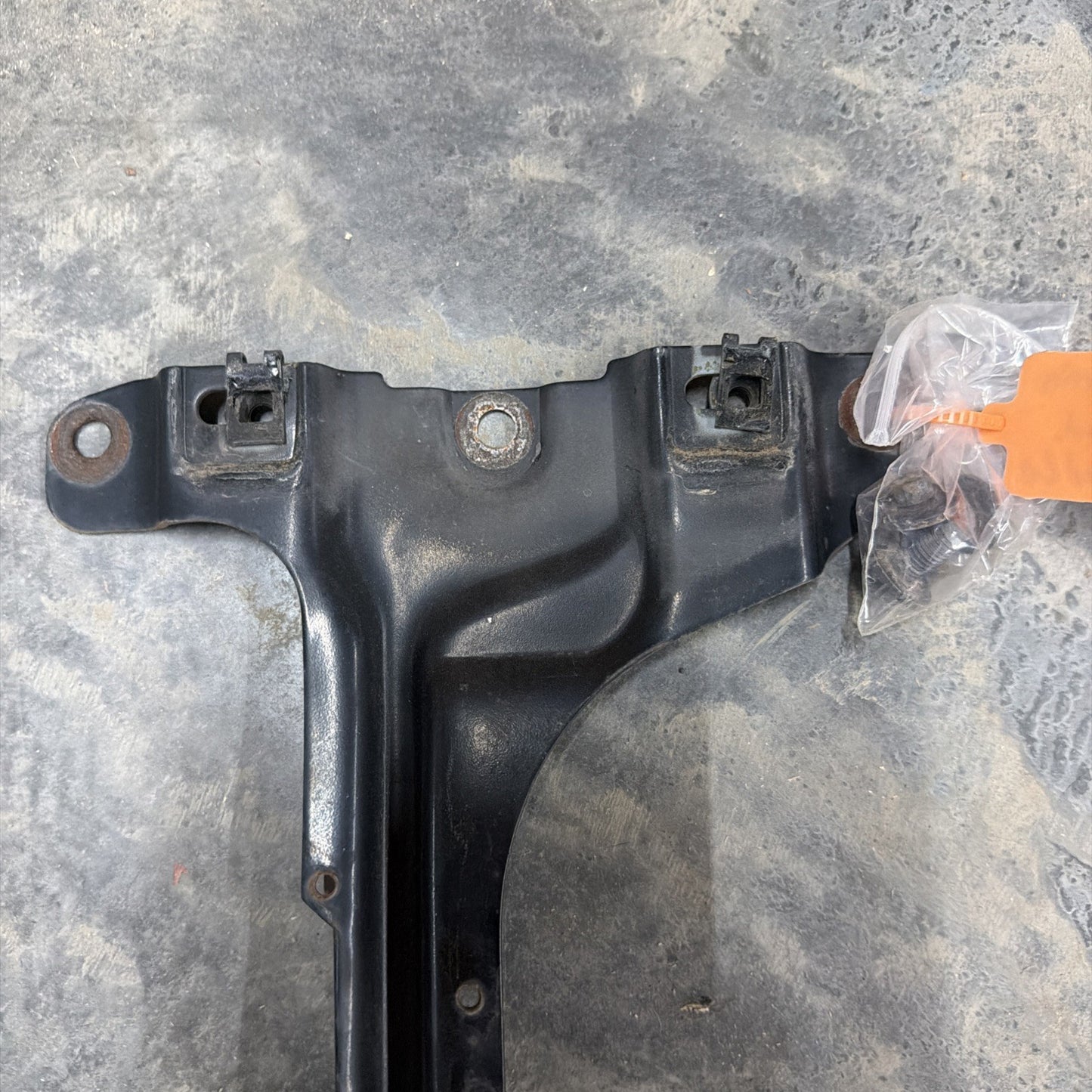 94-97 Ford F250 F350 F-Series Center Radiator Core Support Hood Latch Mount