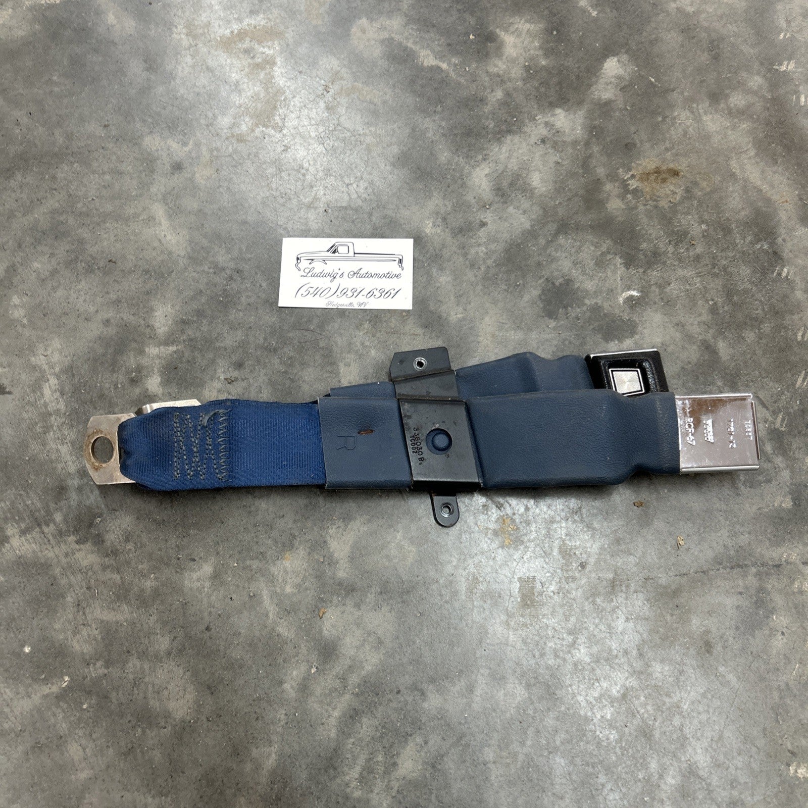 92-96 Ford F150 F250 F350 Bronco Bucket Seat Front Passenger Seat Belt Receiver