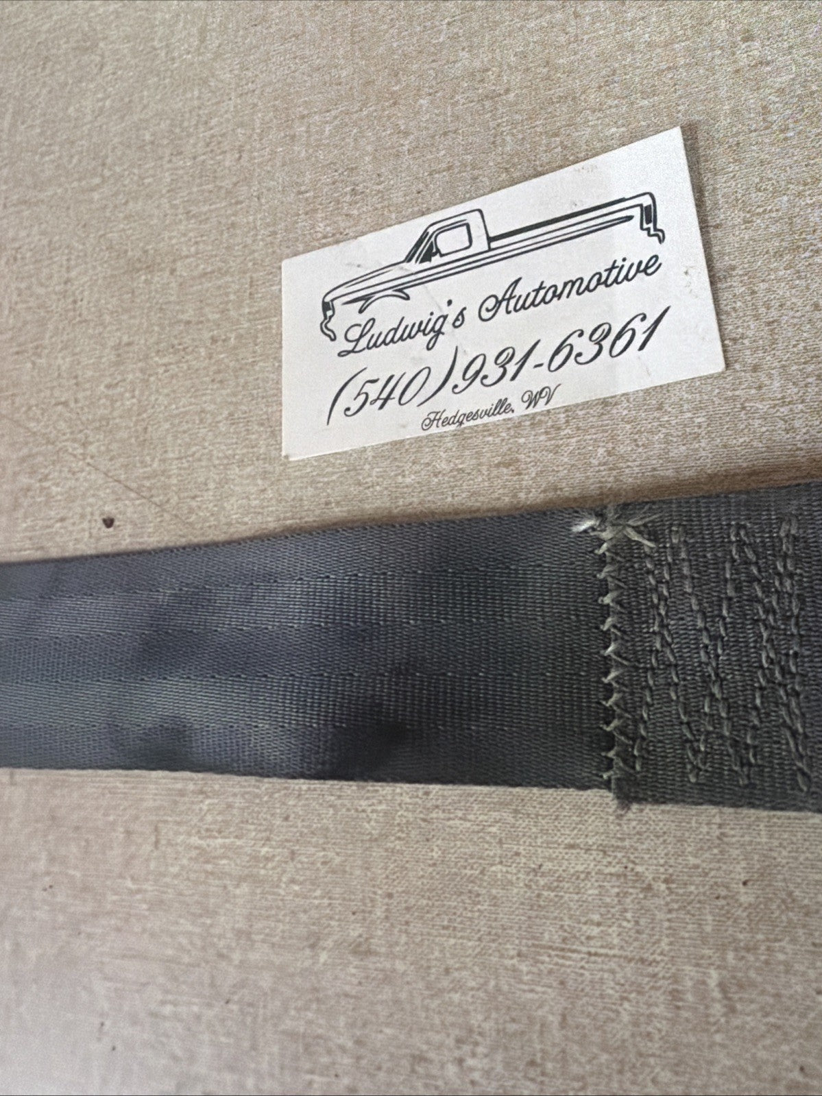92-96 FORD F150 250 350 CENTER FRONT SEAT BELT LAP BELT BUCKLE  GRAY