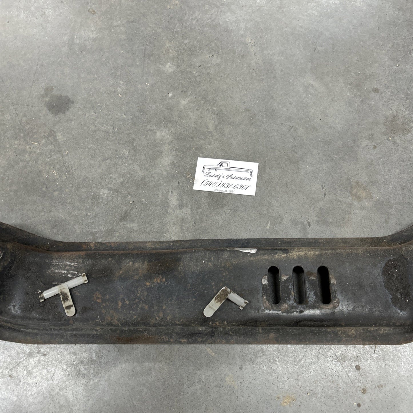 87-97 F150 F250 F350 4x4 C6 transmission crossmember
