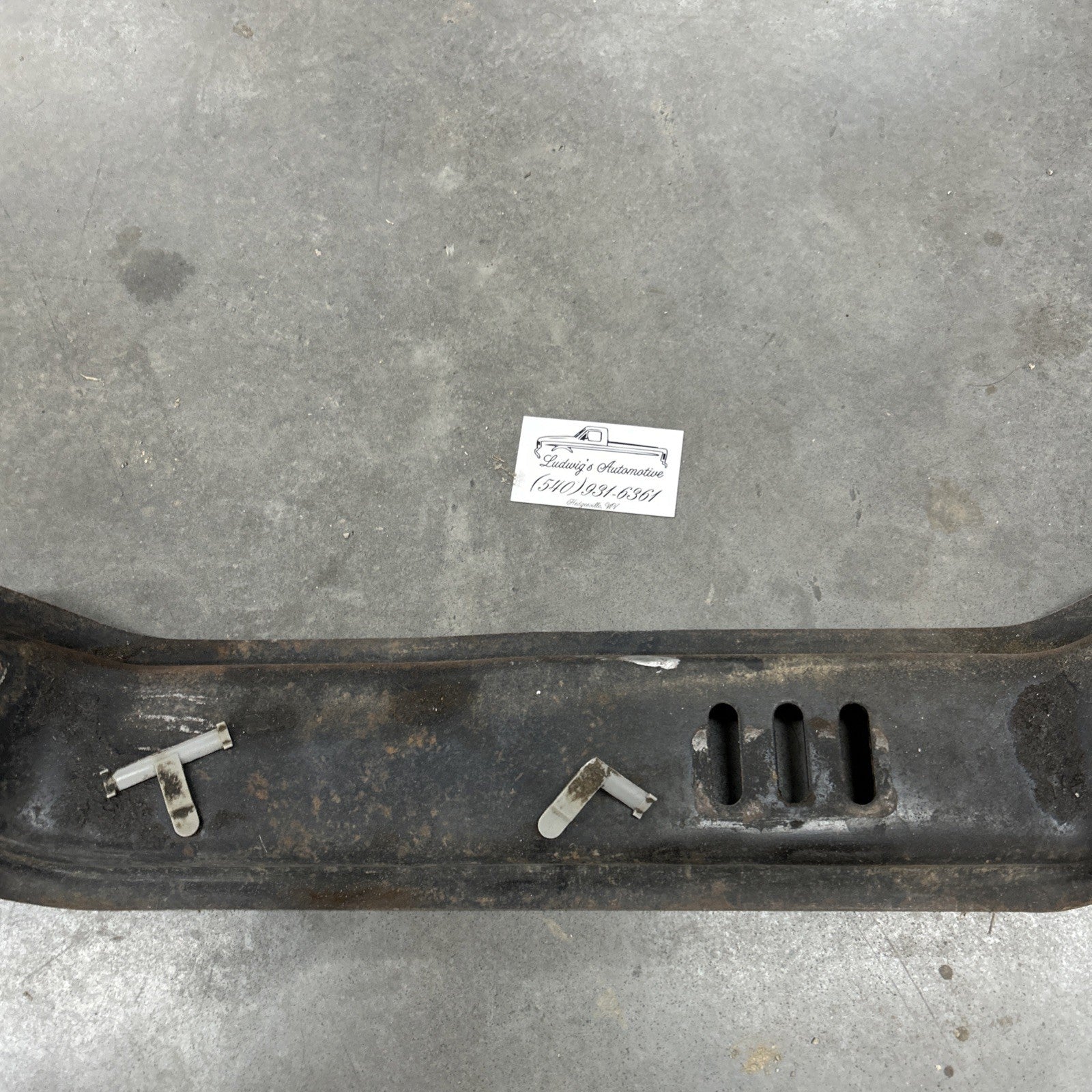 87-97 F150 F250 F350 4x4 C6 transmission crossmember