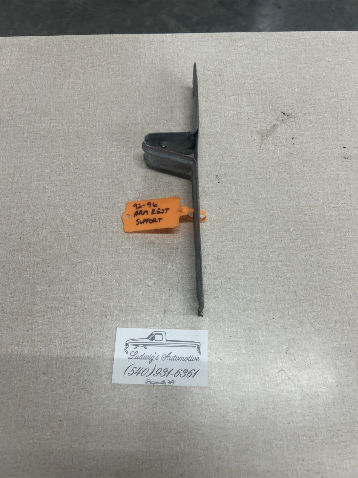 92 - 96 FORD F150 BRONCO F250 F350 DOOR PANEL ARMREST SUPPORT BRACKET RH LH OEM