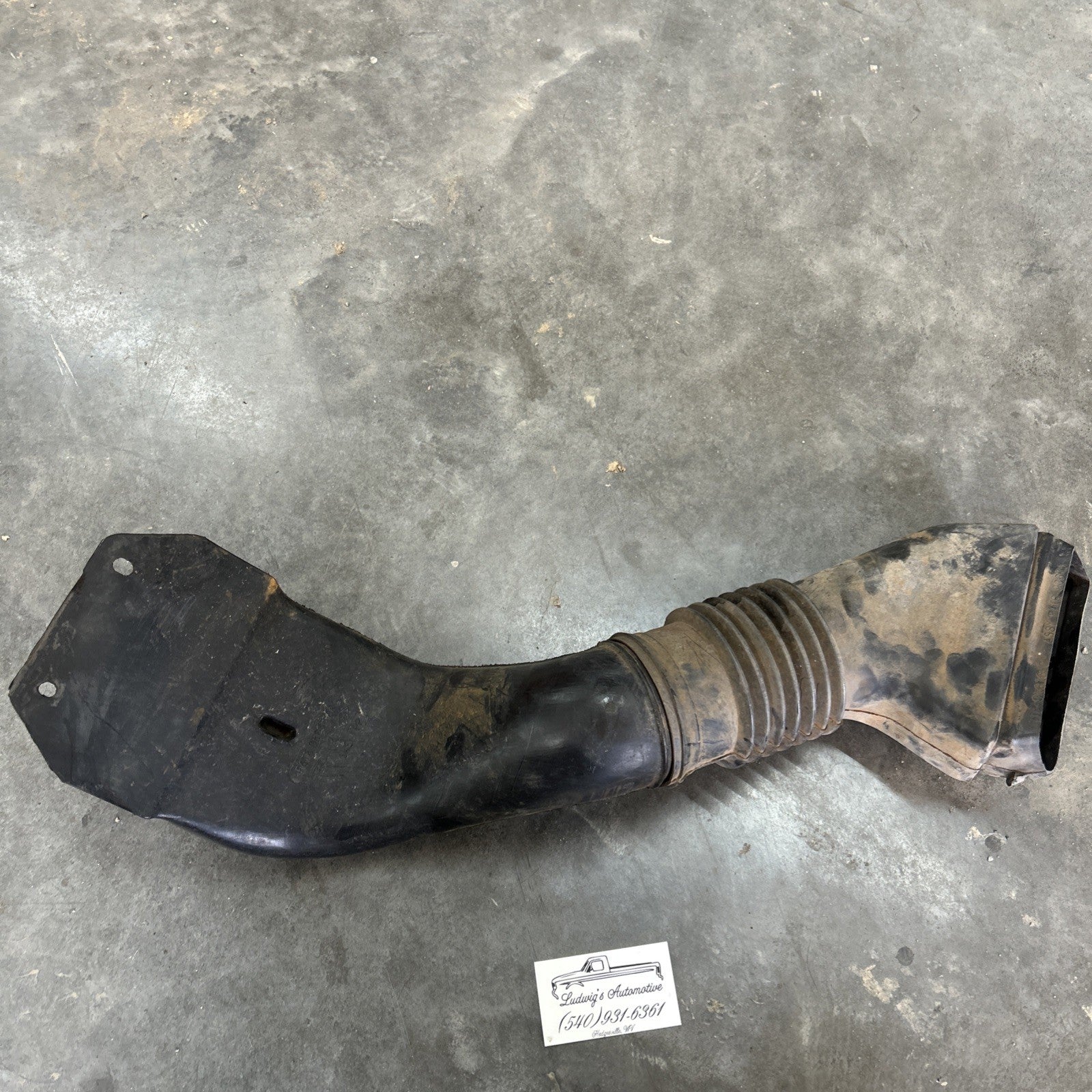 87-96 Ford F150 - 5.0L 5.8L efi AIRBOX Air Filter Intake Tube solid HOSE INLET