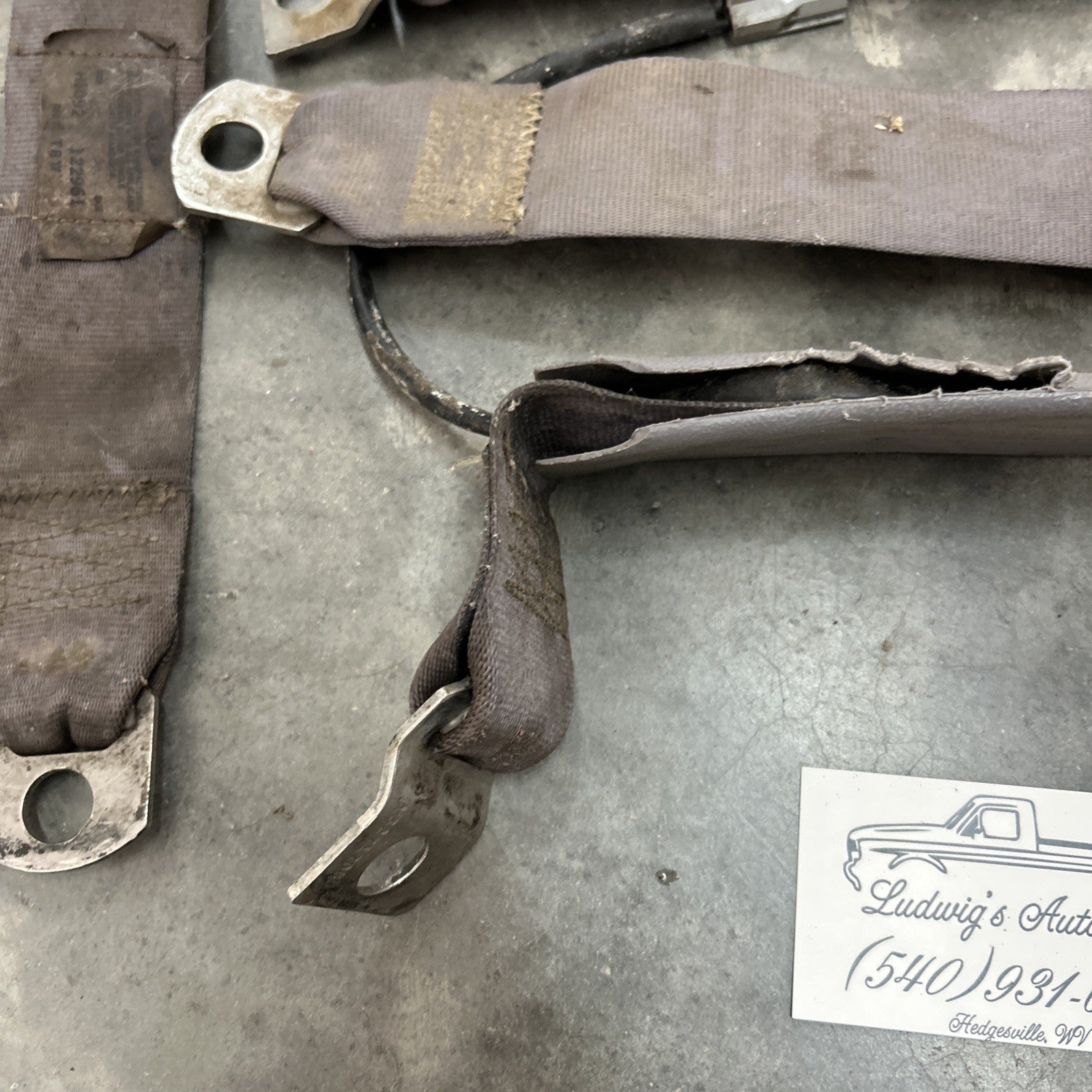 80-97 Ford f150 F250 F350 Seat Belt Buckle Set Bench Seat Black Driver Passenger