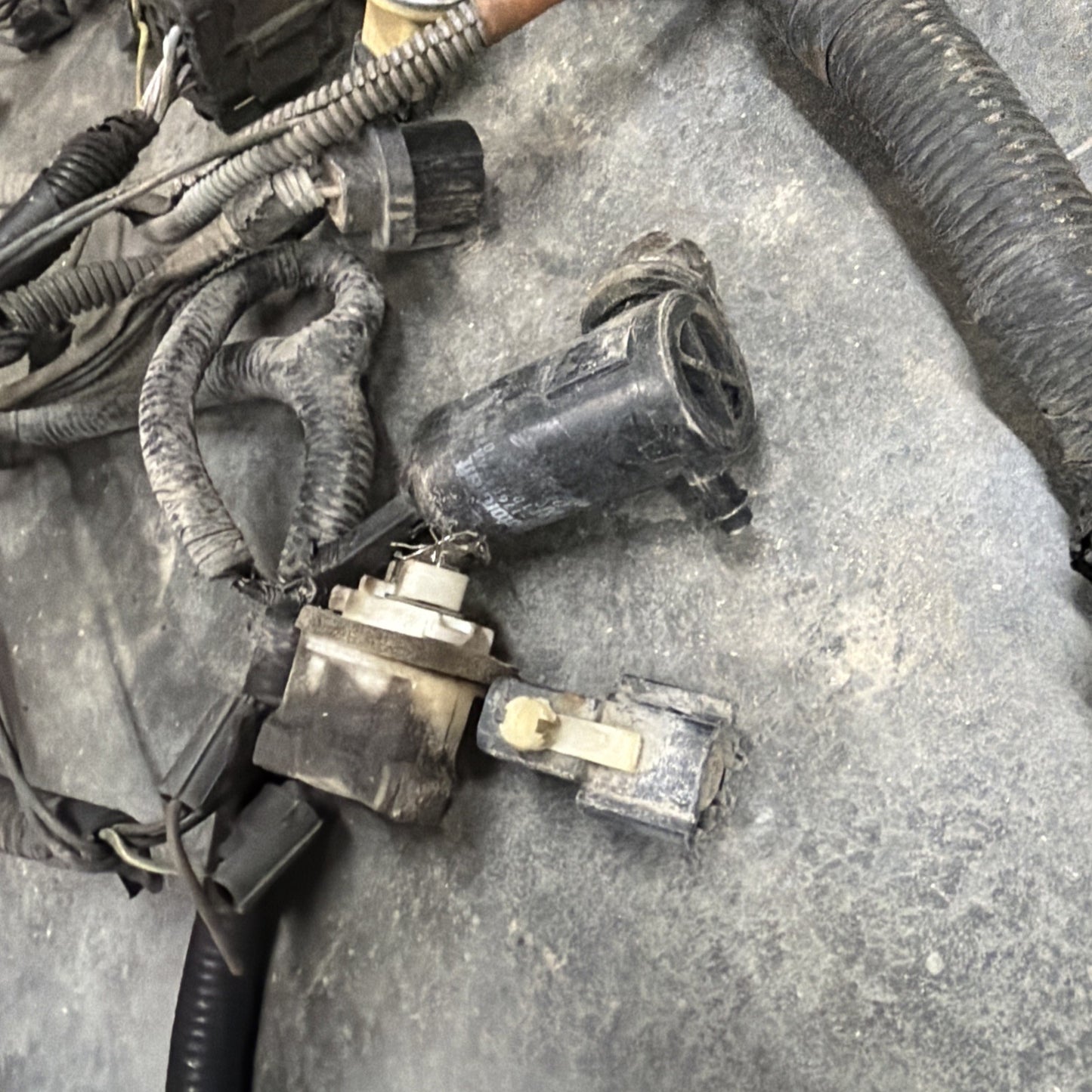 96-97 Ford F250 F350 7.3L Underhood Fuse Box Wiring Harness F7TB-12A581-p260f