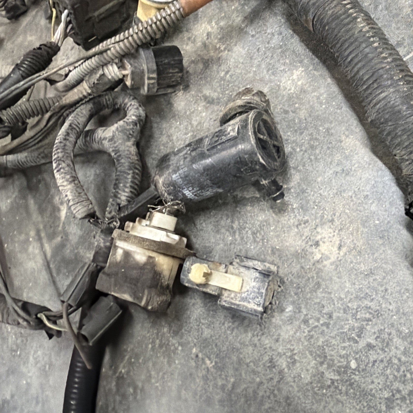 96-97 Ford F250 F350 7.3L Underhood Fuse Box Wiring Harness F7TB-12A581-p260f