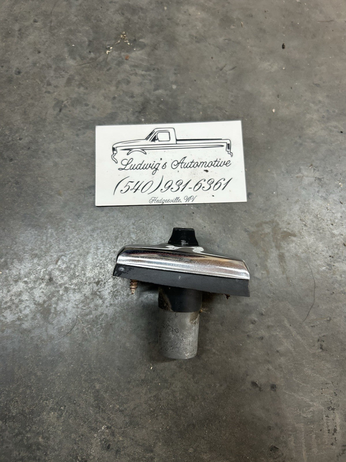 92-97 FORD OBS F150 F250 F350 BRONCO RADIO ANTENNA Base Mount OEM Used