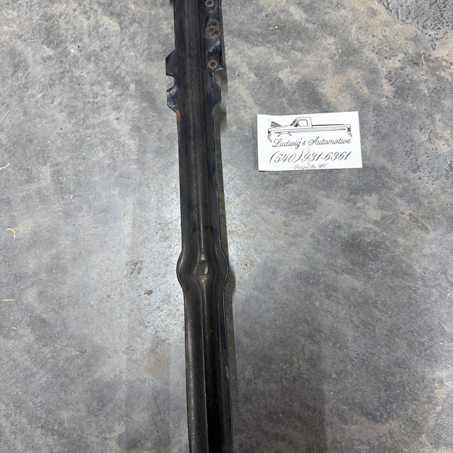 94-97 Ford F250 F350 F-Series Center Radiator Core Support Hood Latch Mount