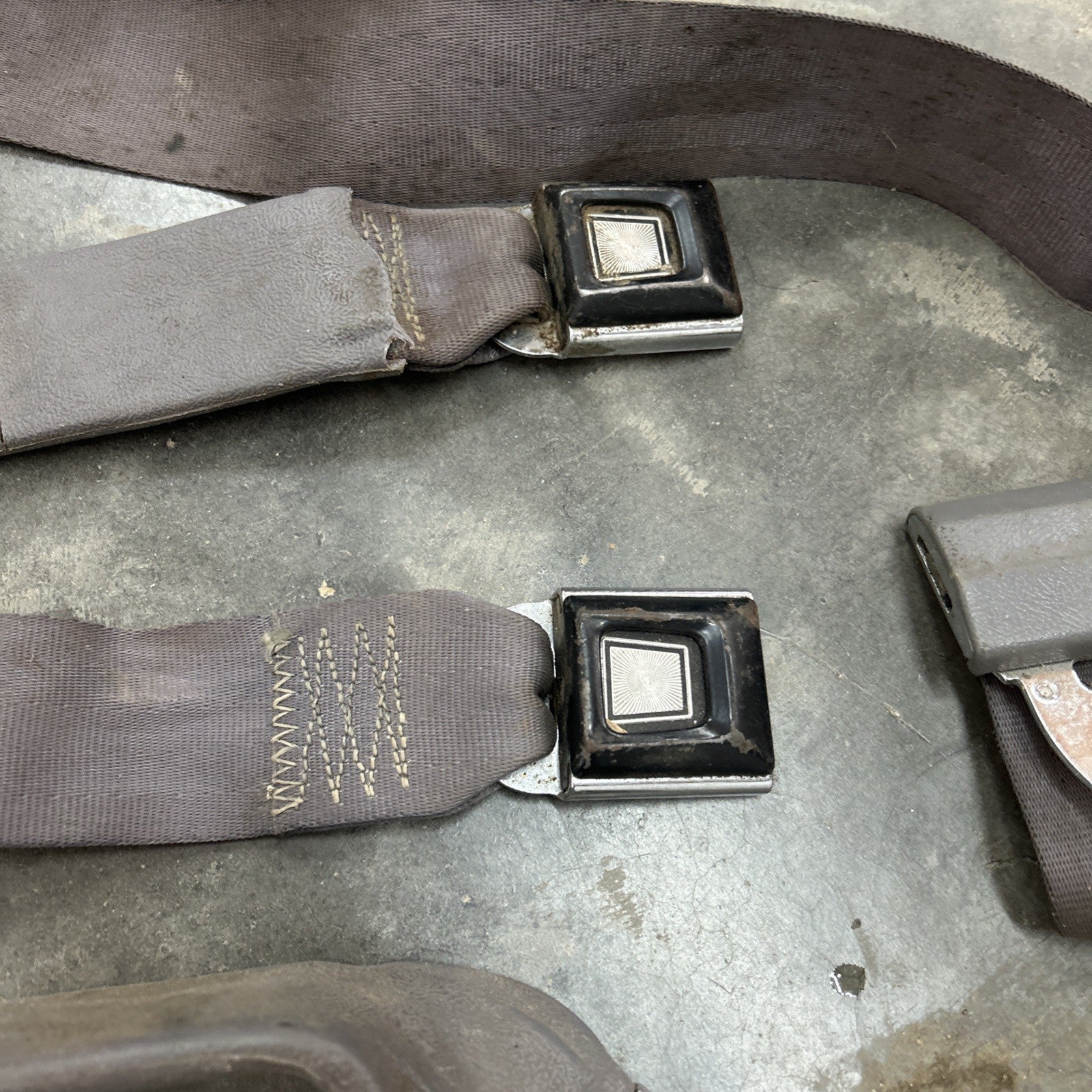 80-97 Ford f150 F250 F350 Seat Belt Buckle Set Bench Seat Black Driver Passenger