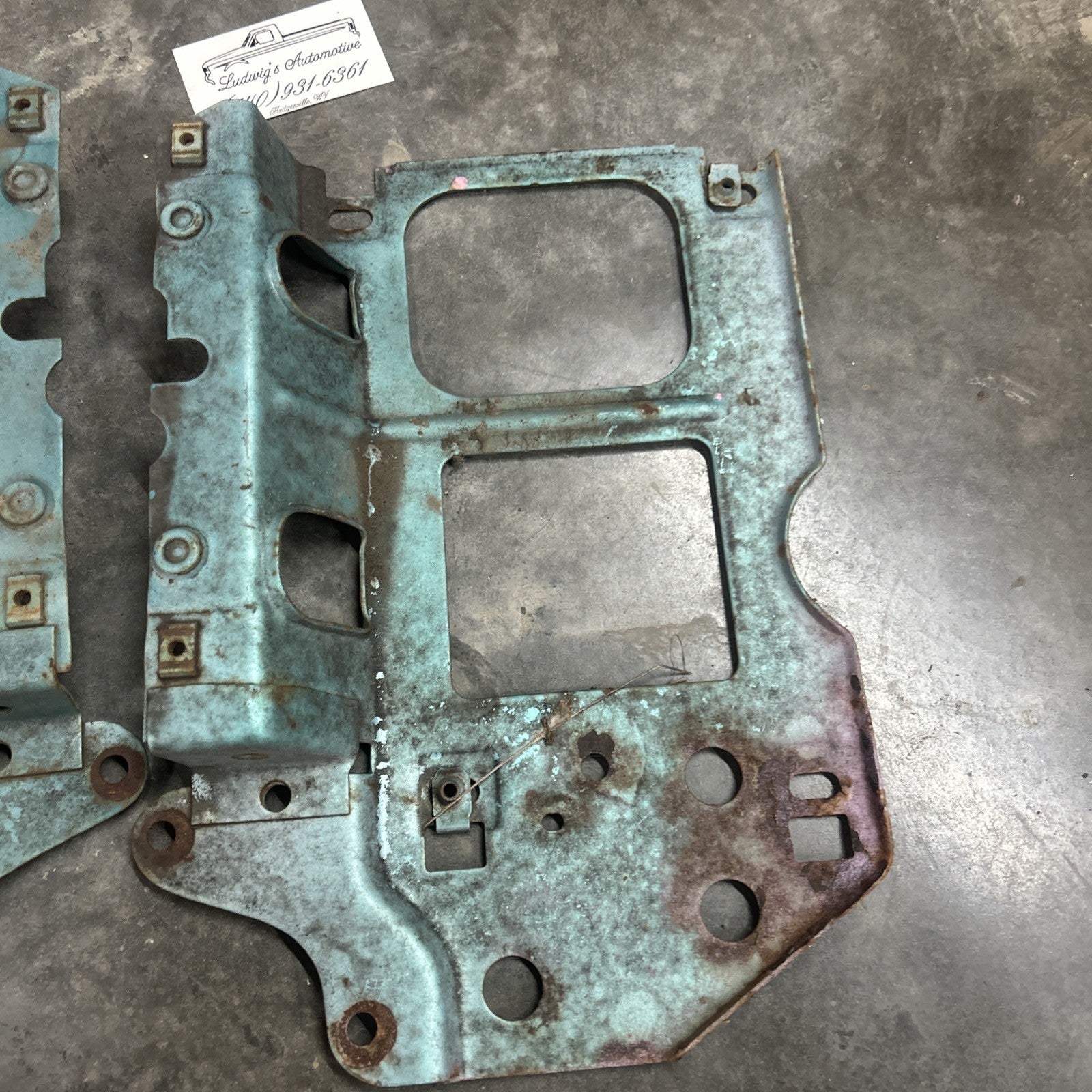 92- 97 FORD F150 F250 F350 RADIATOR CORE SUPPORT RIGHT/LEFT Headlight BRACKET 