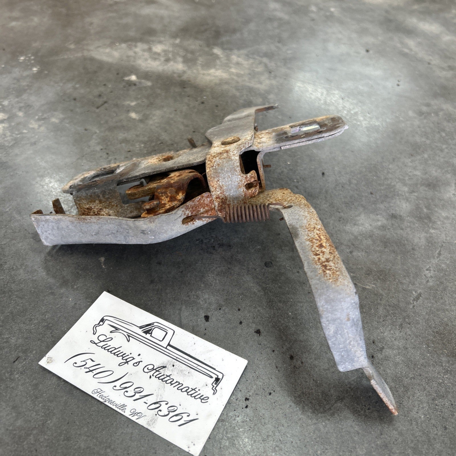 87-97 Ford F150 F250 F350 Bronco F2TZ-16700-A Hood Latch Assy OEM 2855