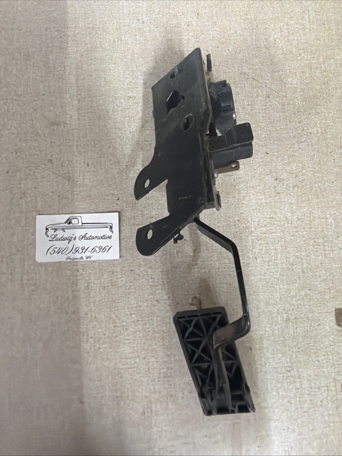 94.5-97 F250 7.3L DIESEL ACCELERATOR PEDAL OEM F5ta-9f836-ae