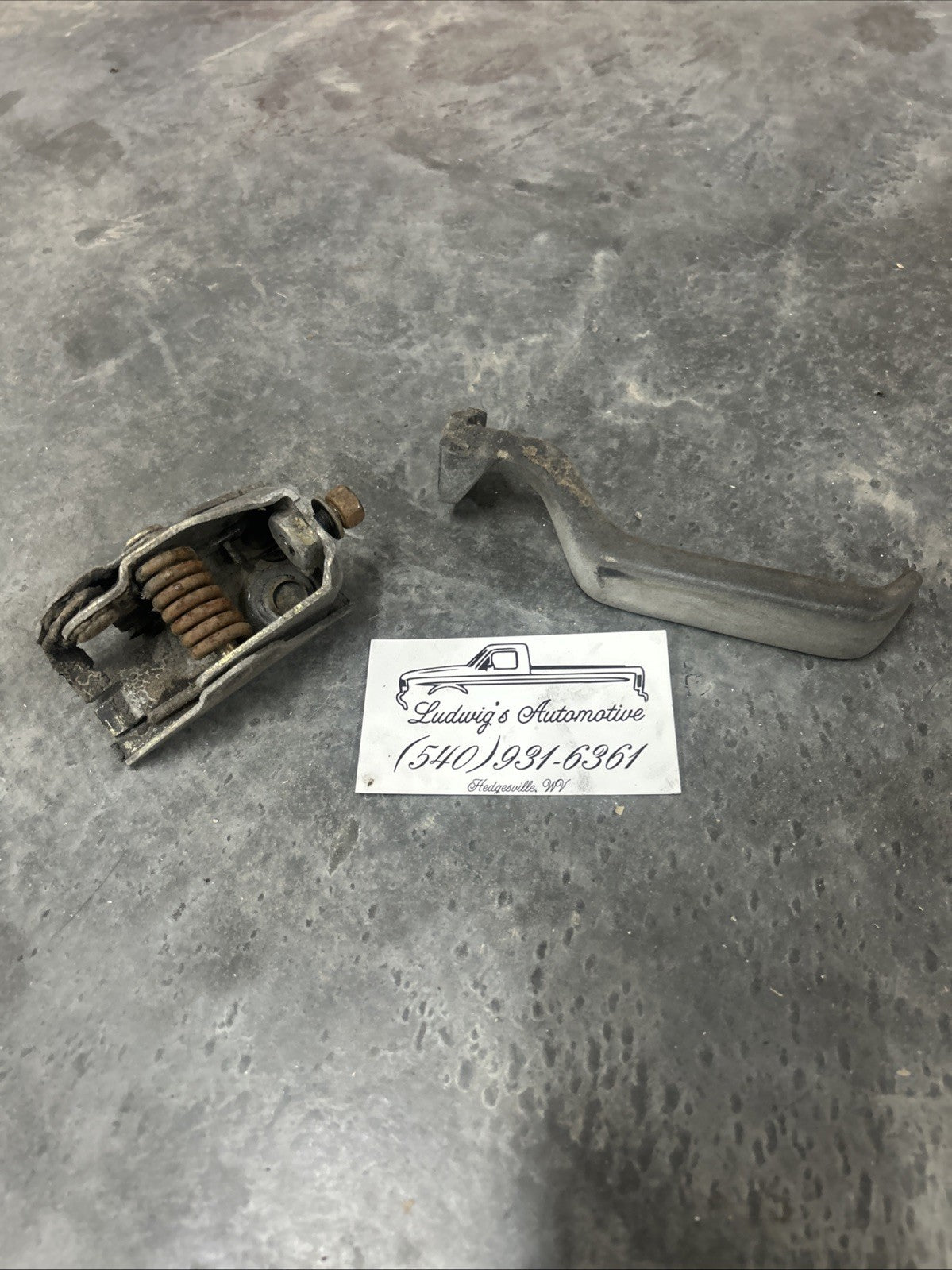 1987-1991 Ford Truck F150 F250 F350 Passenger RH Interior Inner Door Handle OEM