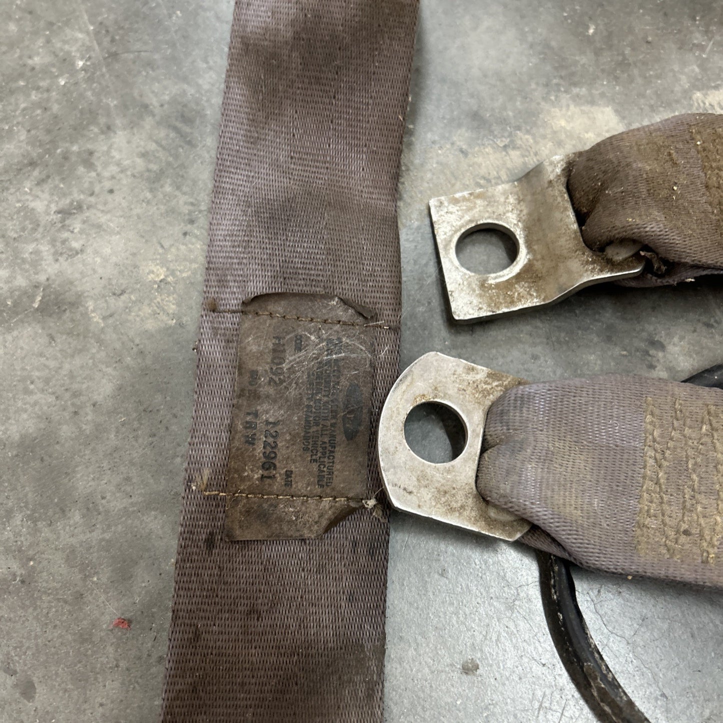 80-97 Ford f150 F250 F350 Seat Belt Buckle Set Bench Seat Black Driver Passenger