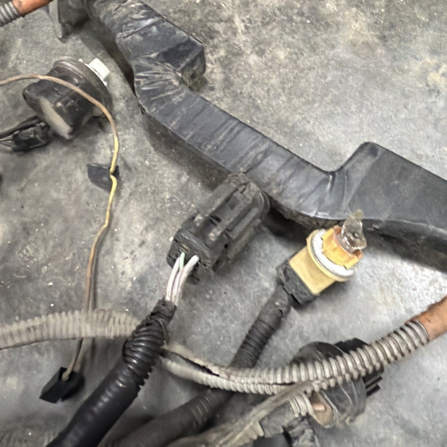 96-97 Ford F250 F350 7.3L Underhood Fuse Box Wiring Harness F7TB-12A581-p260f