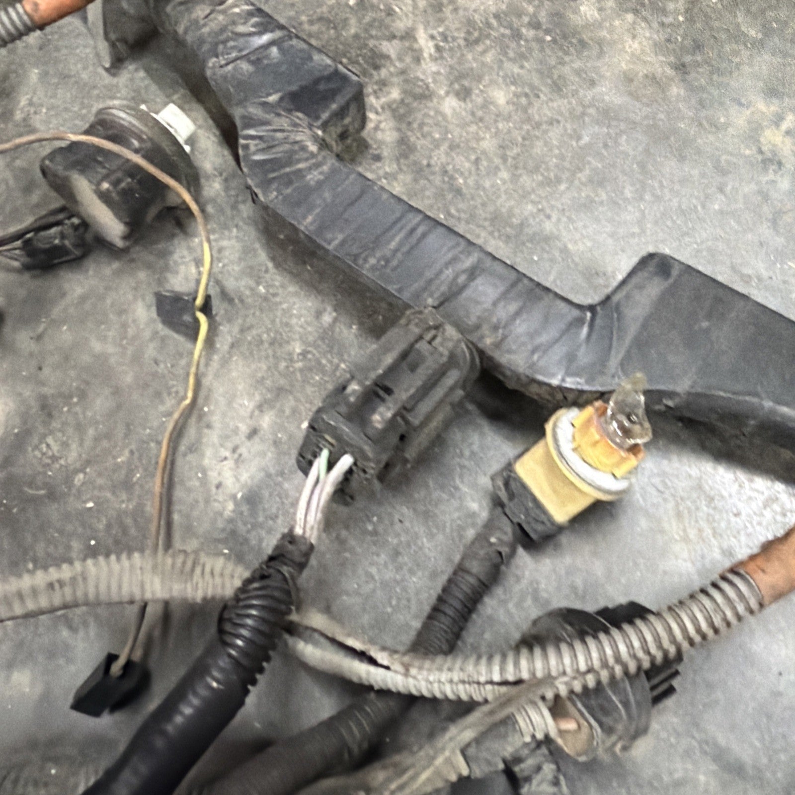 96-97 Ford F250 F350 7.3L Underhood Fuse Box Wiring Harness F7TB-12A581-p260f