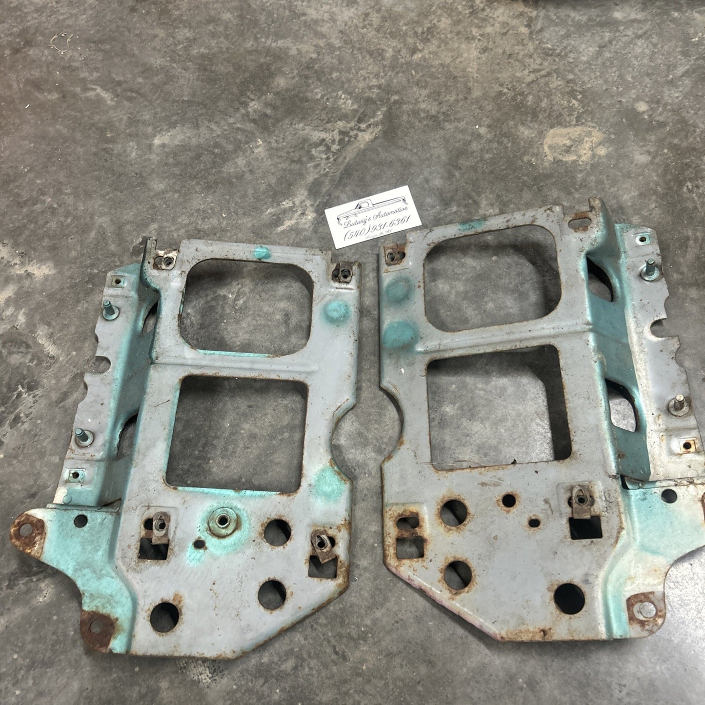 92- 97 FORD F150 F250 F350 RADIATOR CORE SUPPORT RIGHT/LEFT Headlight BRACKET 