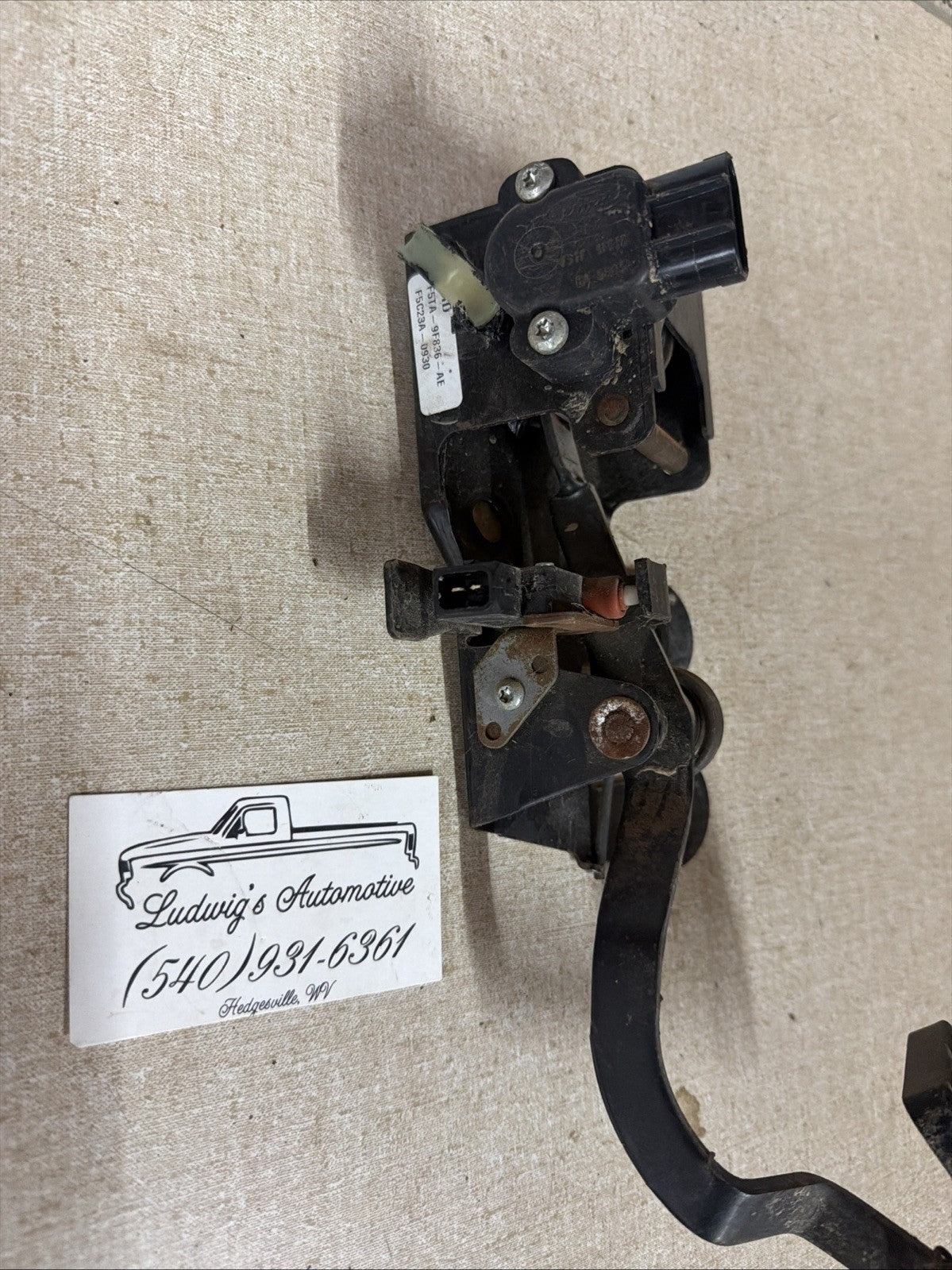 94.5-97 F250 7.3L DIESEL ACCELERATOR PEDAL OEM F5ta-9f836-ae