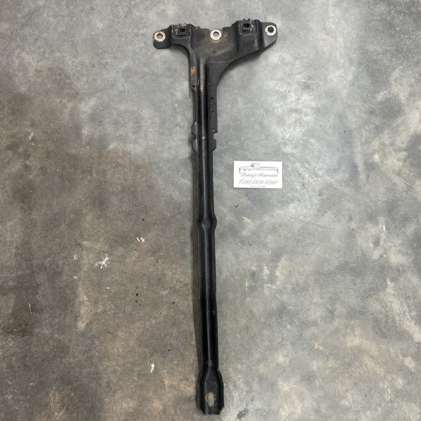 1992 - 1997 Ford F250 F350 7.3 Diesel Core Support Center Bracket. OEM