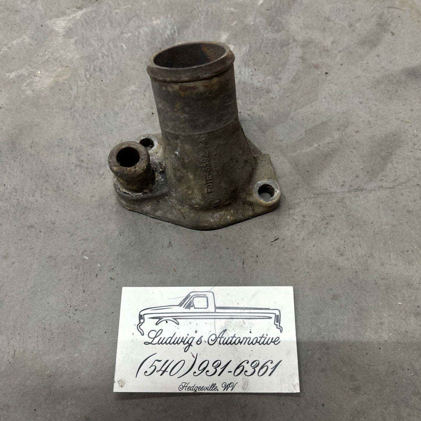 87 - 96 FORD F150 F250 F350 BRONCO 5.8L ENGINE THERMOSTAT HOUSING F0te-8592-aa