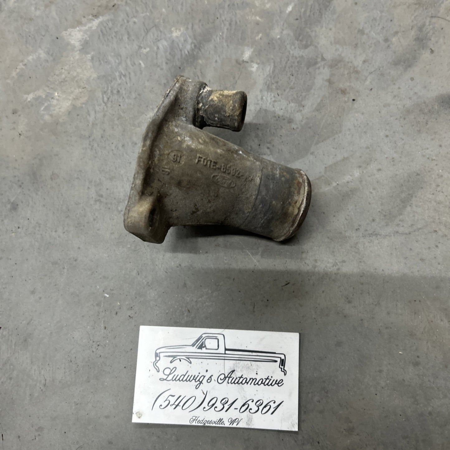 87 - 96 FORD F150 F250 F350 BRONCO 5.8L ENGINE THERMOSTAT HOUSING F0te-8592-aa