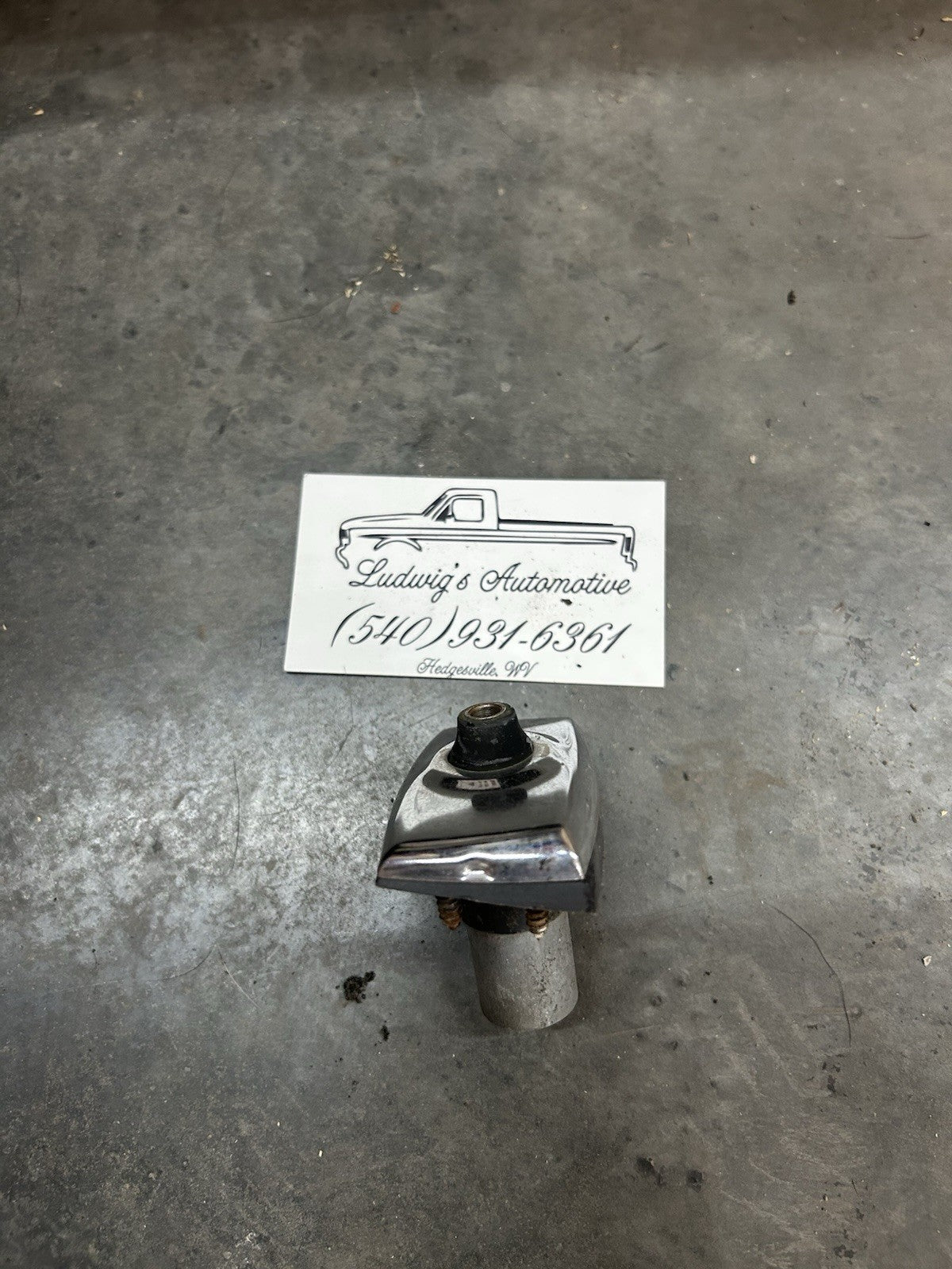 92-97 FORD OBS F150 F250 F350 BRONCO RADIO ANTENNA Base Mount OEM Used