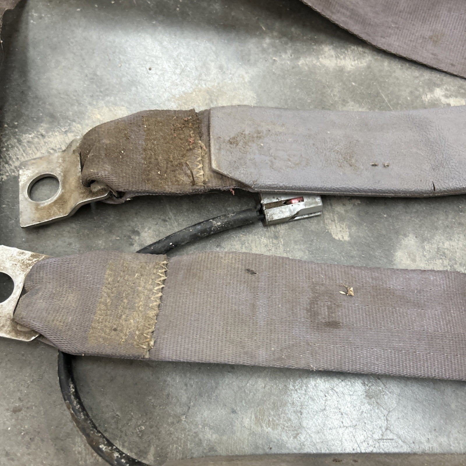 80-97 Ford f150 F250 F350 Seat Belt Buckle Set Bench Seat Black Driver Passenger